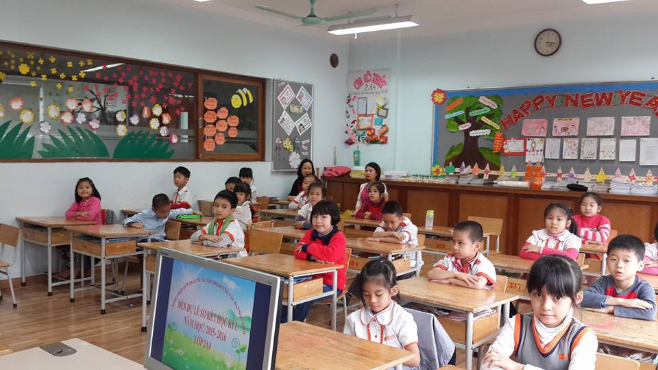 Lớp 2A4 nô nức đón buổi lễ sơ kết học kì 1