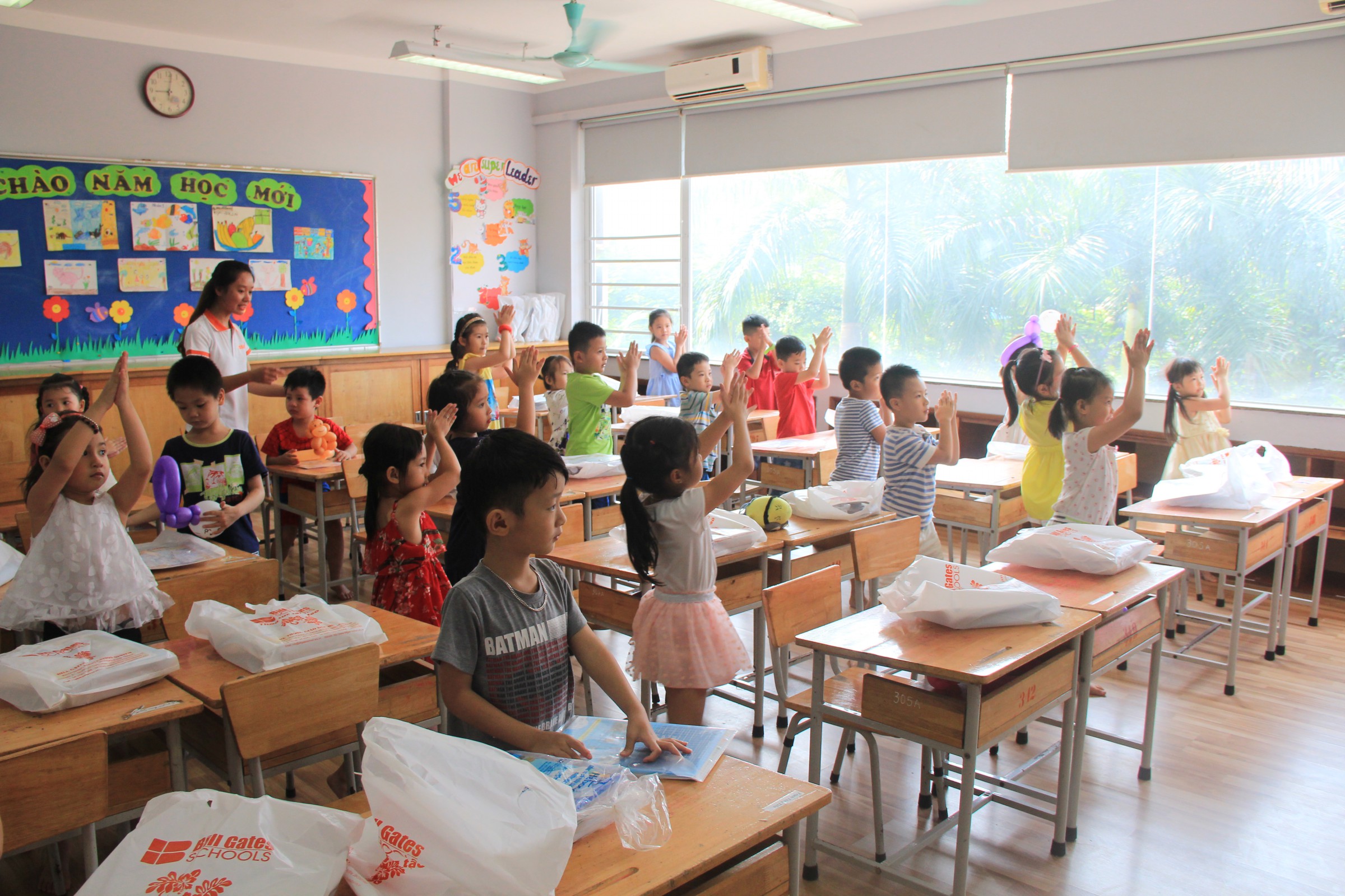 NGƯỜI BẠN LỚN TUỔI CÙNG CON HỌC TIẾNG ANH