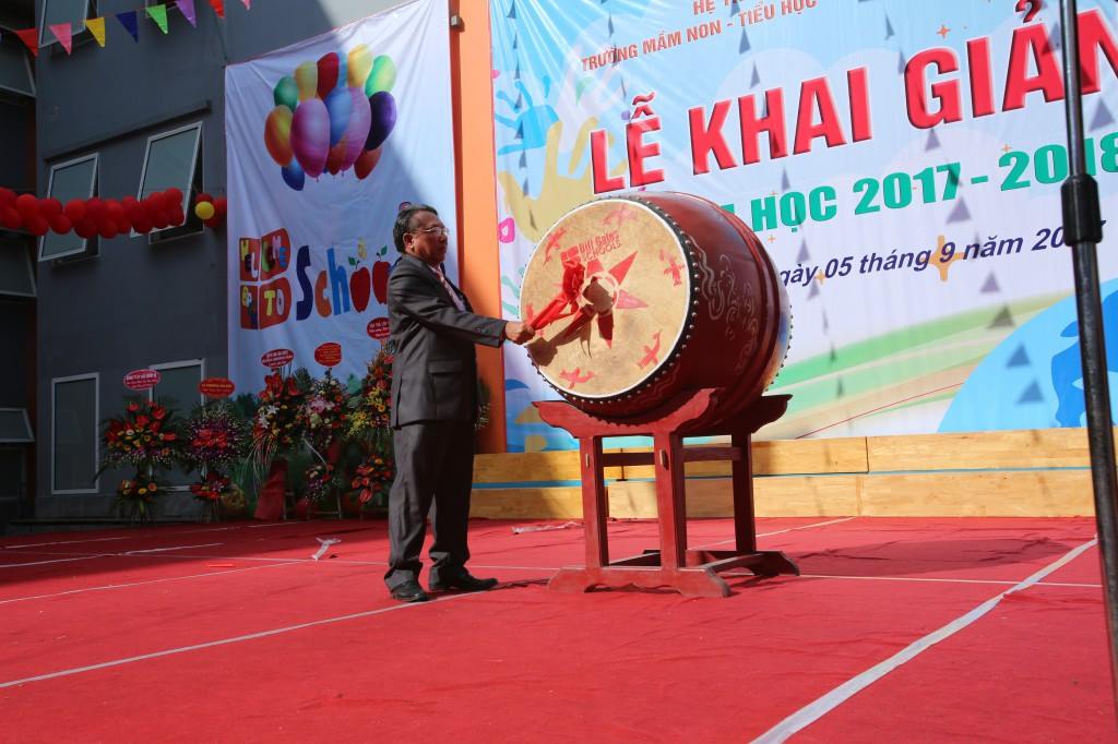 Tiếng trống ngày Khai trường