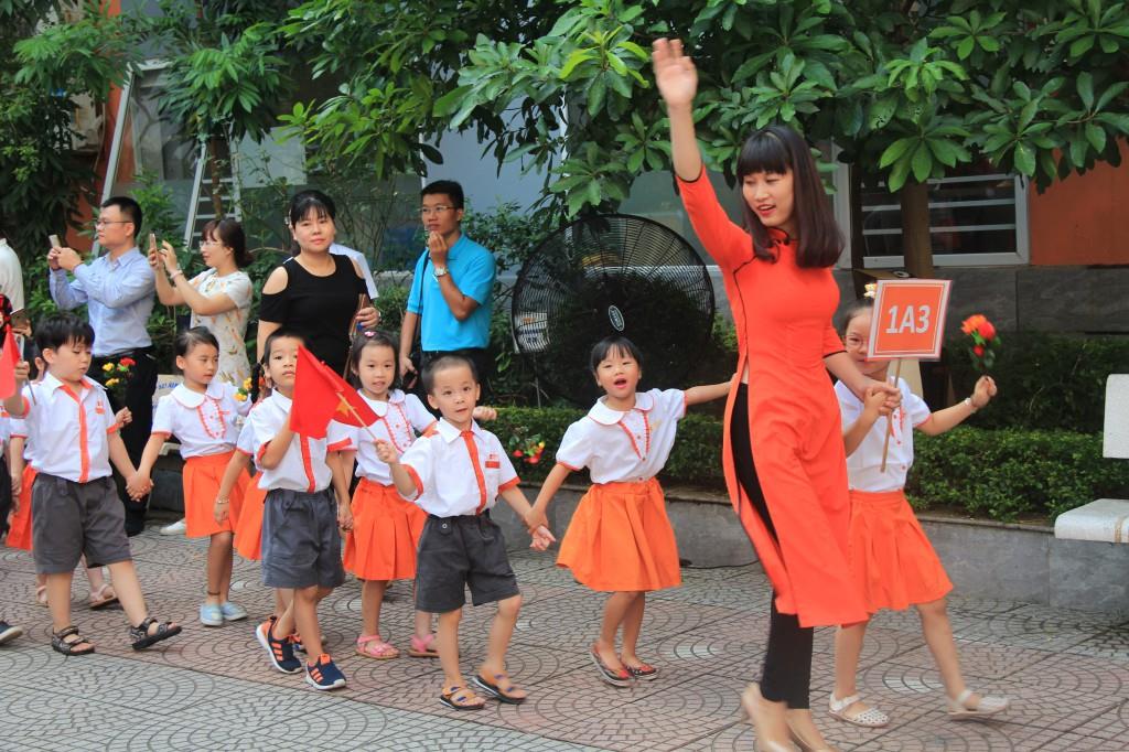 Mèo con Lớp 1A3 hân hoan chào mừng ngày khai giảng