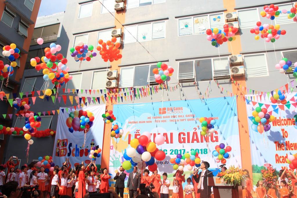 NHỮNG NGÀY ĐẦU TIÊN ẤY…