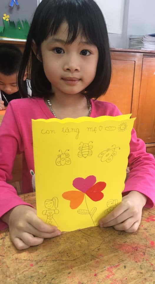 Dạy con biết yêu thương