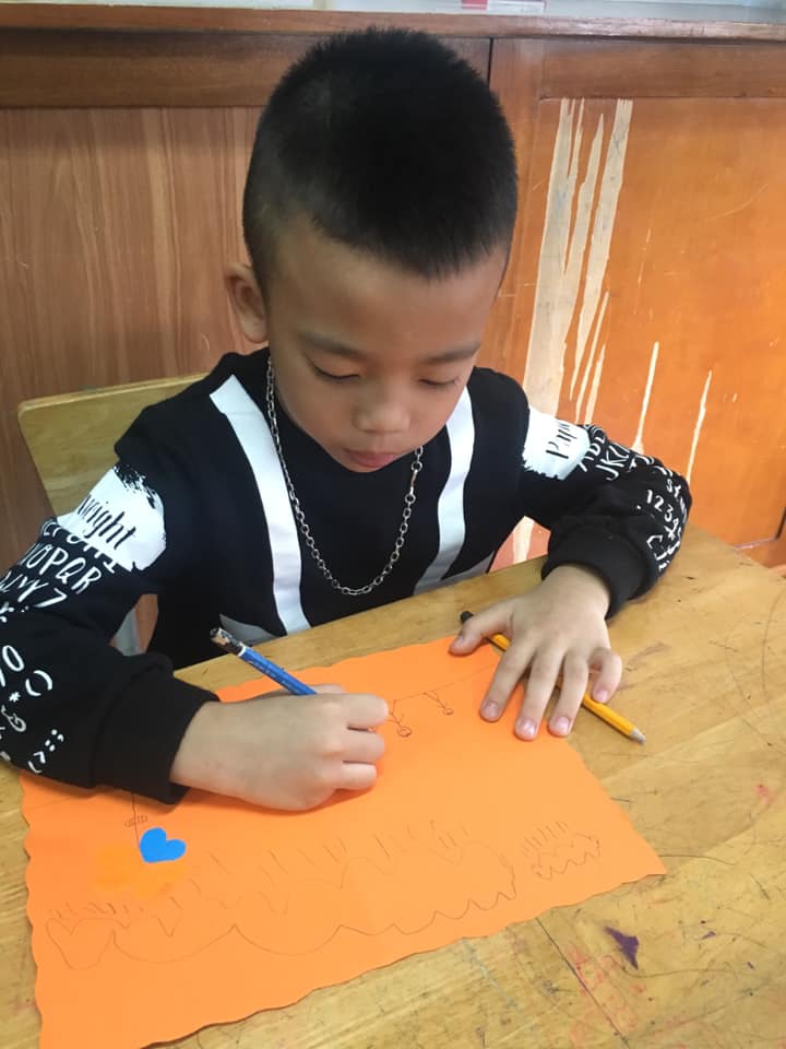 Dạy con biết yêu thương