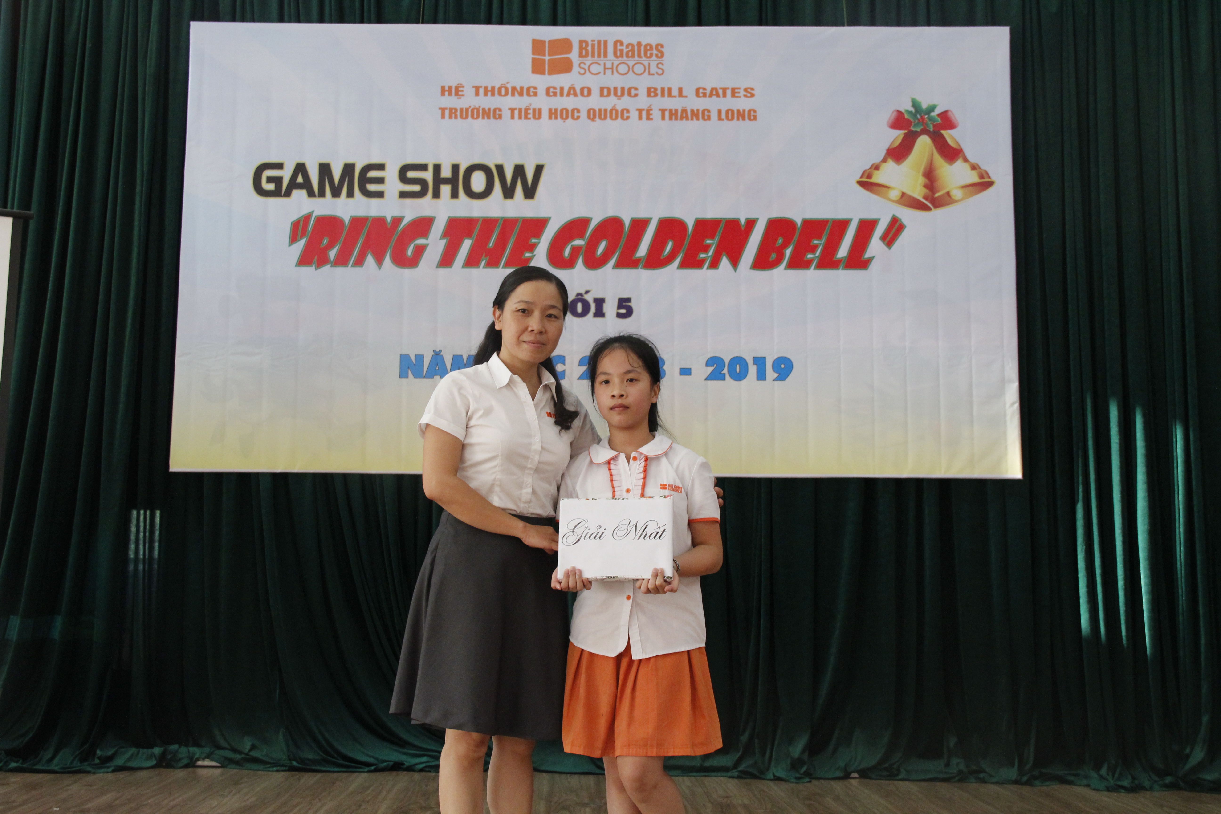 Game show Ring the Golden Bell