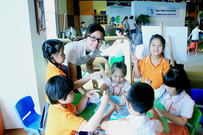 Cảm xúc của giáo viên khi đón học sinh lớp Một