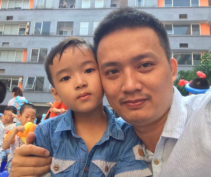 Con trai vào lớp Một