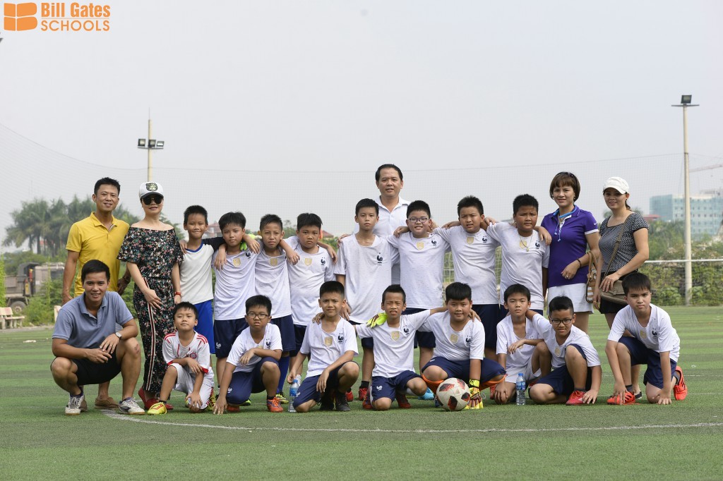 Giao lưu Bóng đá Tiểu học QT Thăng Long và Tiểu học Đại Từ
