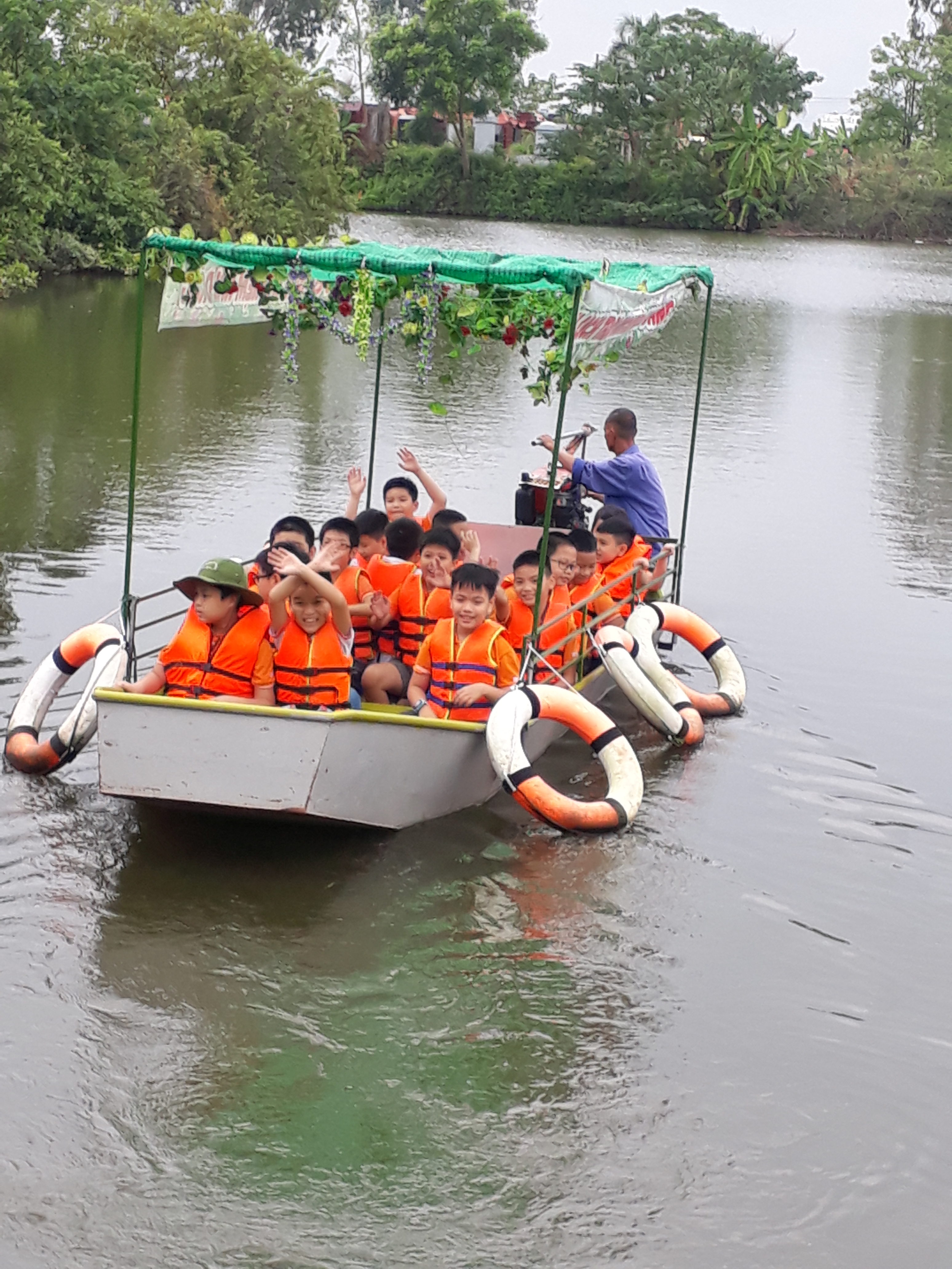 Chuyến tham quan kì thú của học sinh lớp 4