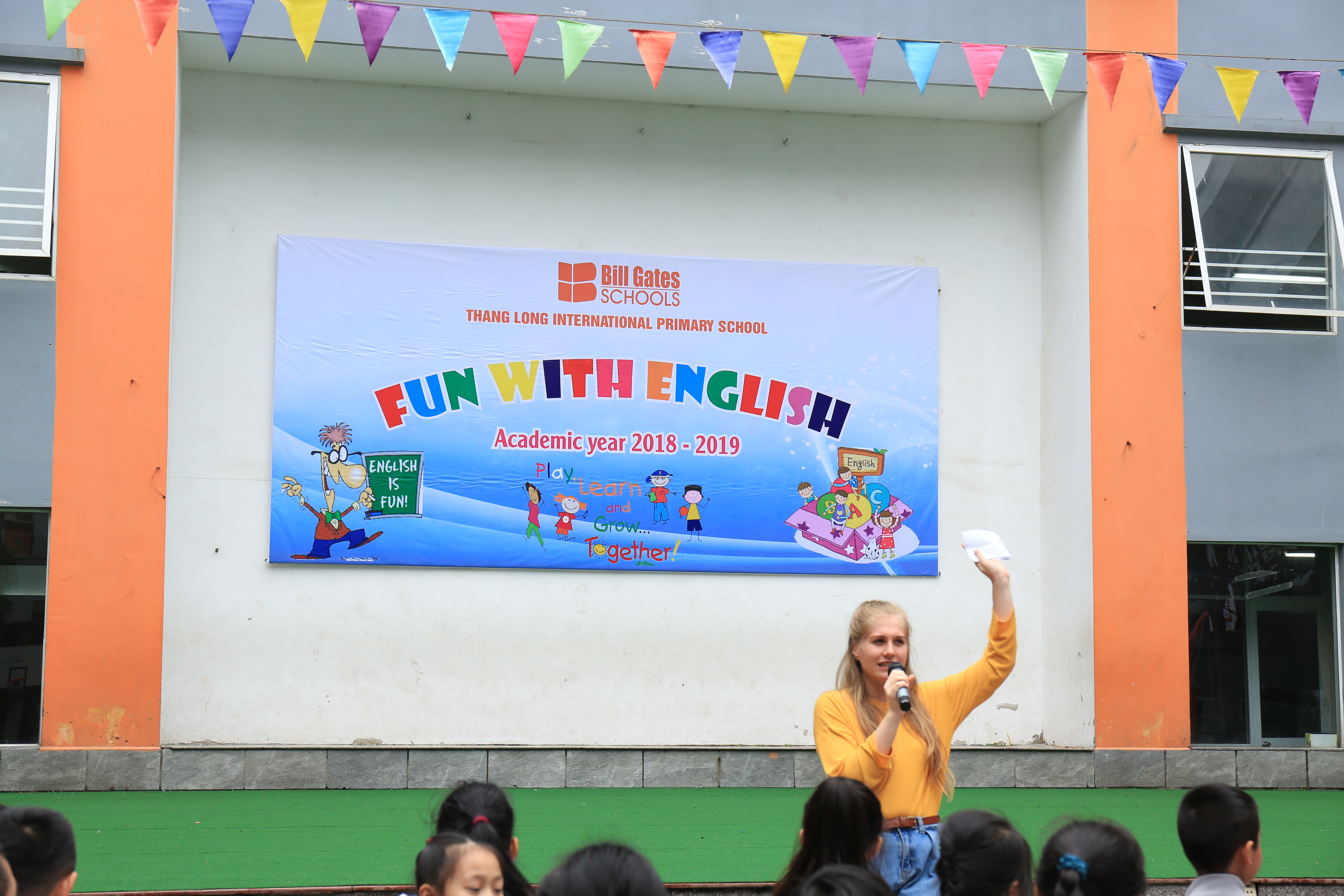Hoạt động Fun with English