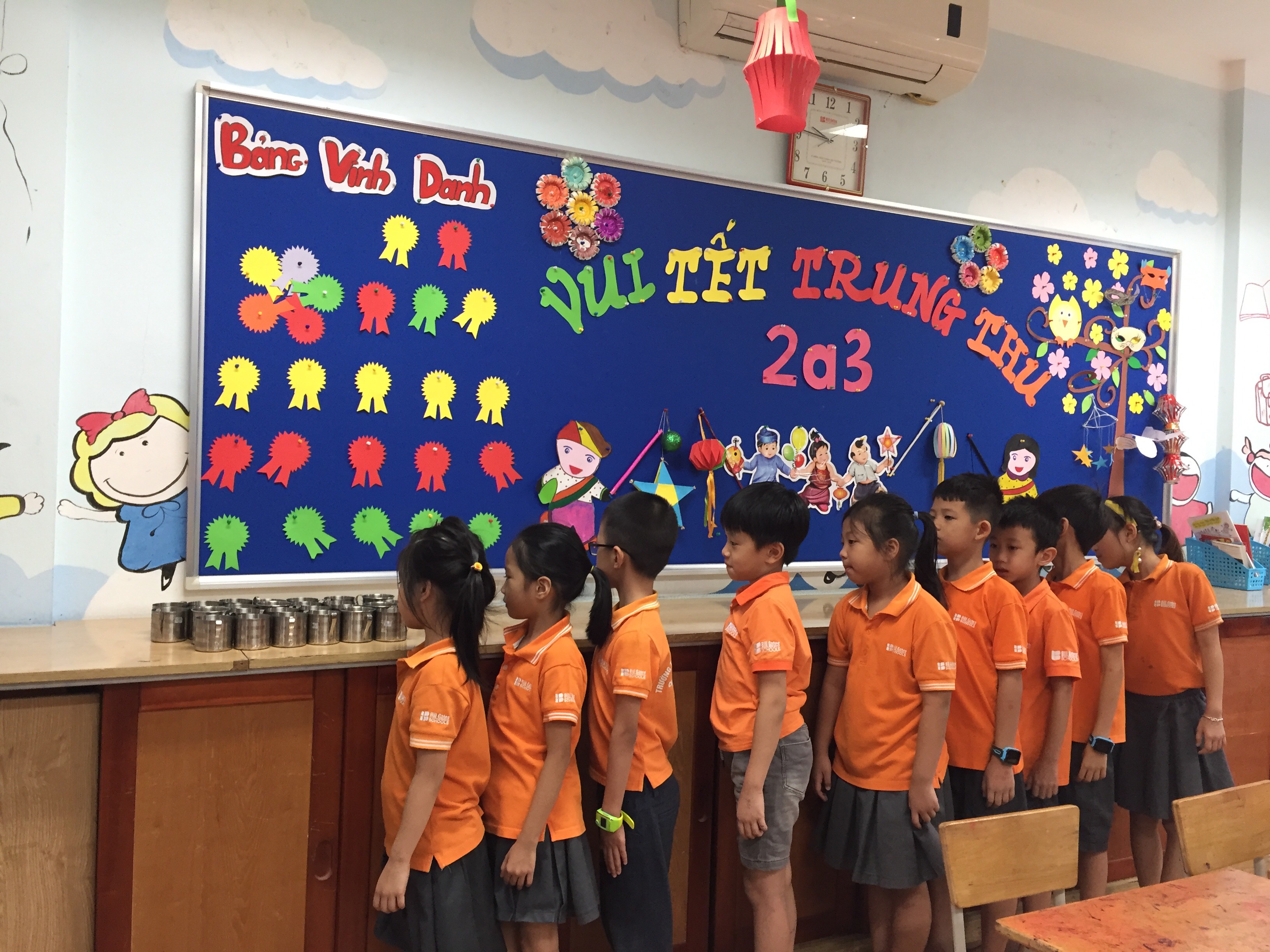 Rèn nếp xếp hàng cho học sinh