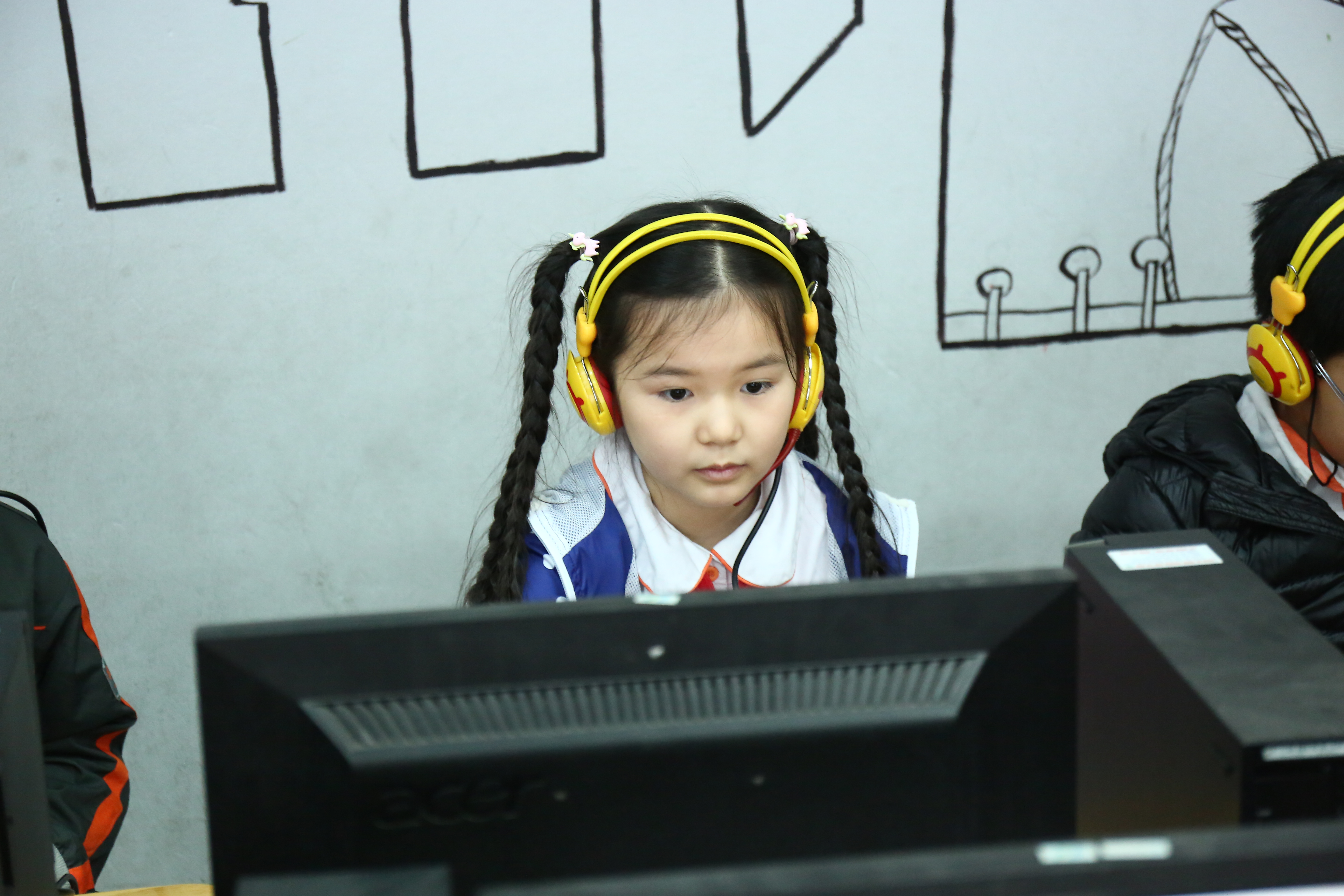 Tổ chức thành công cuộc thi Olympic Tiếng Anh trên Internet dành cho học sinh lớp 3,4,5 Trường Tiểu học Quốc tế Thăng Long