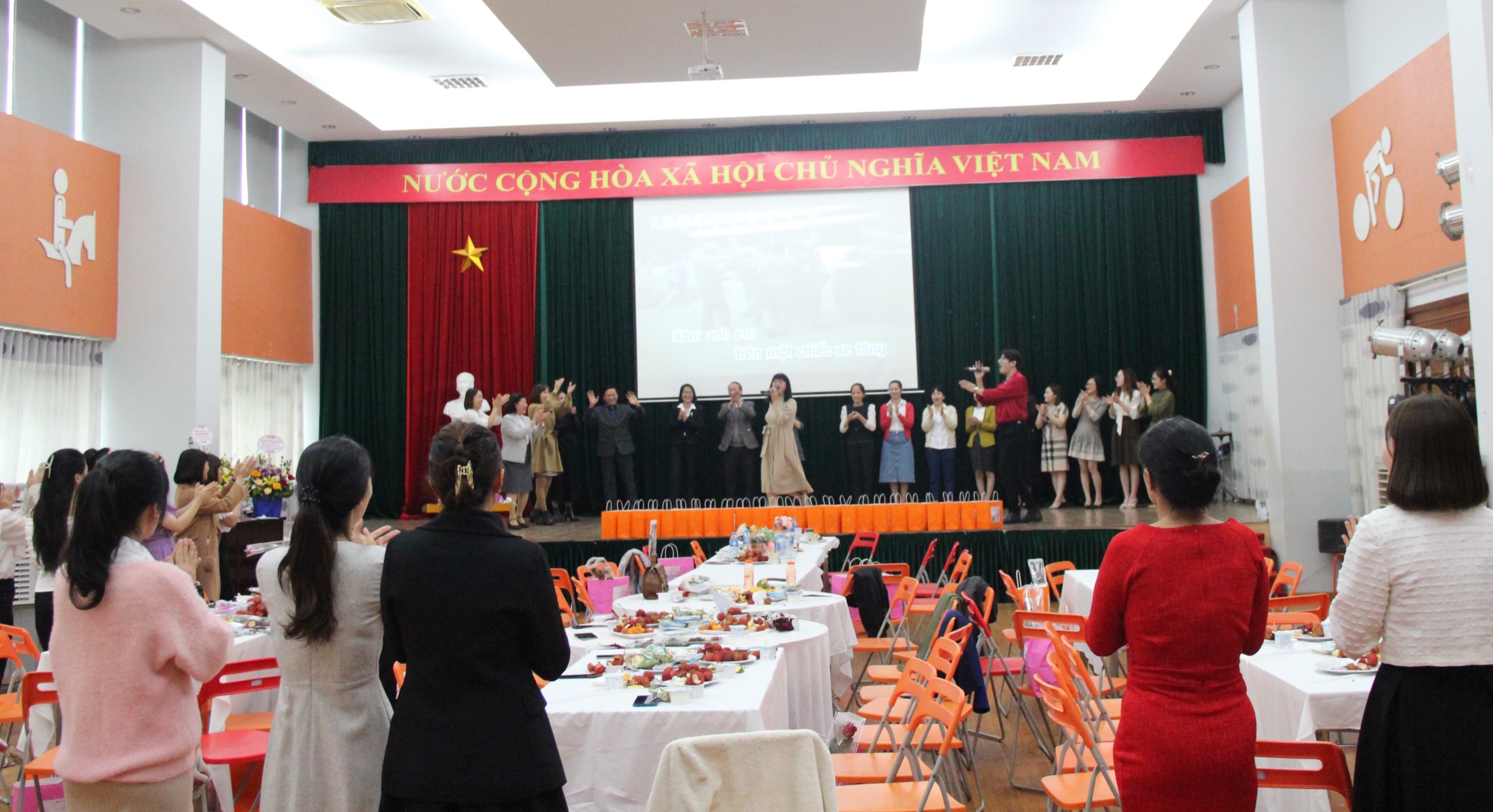 Công đoàn trường Tiểu học Quốc tế Thăng Long tổ chức giao lưu, gặp mặt nhân dịp kỷ niệm 92 năm ngày thành lập Hội Liên hiệp Phụ nữ Việt Nam 20/10/1920-20/10/2022