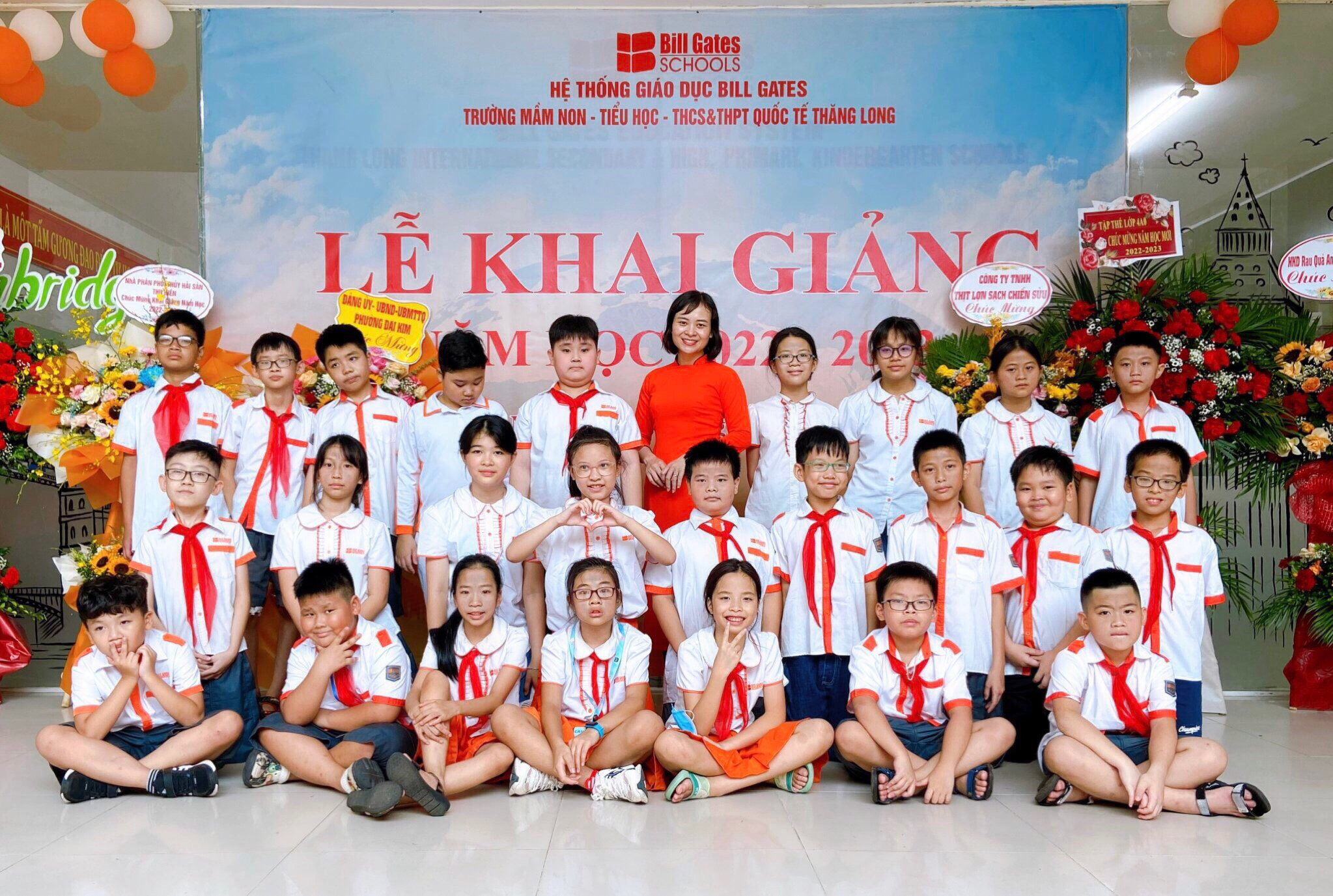 Cô giáo là người mẹ thứ hai của học sinh