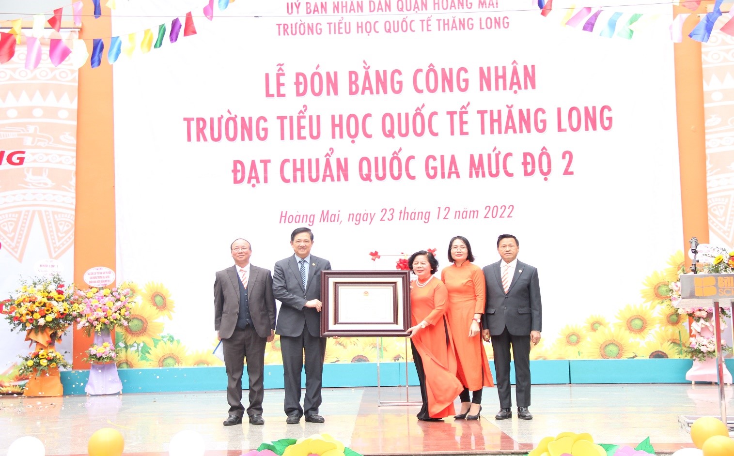 Trường Tiểu học Quốc tế Thăng long vinh dự được nhận Trường chuẩn Quốc gia mức độ 2 lần thứ 2