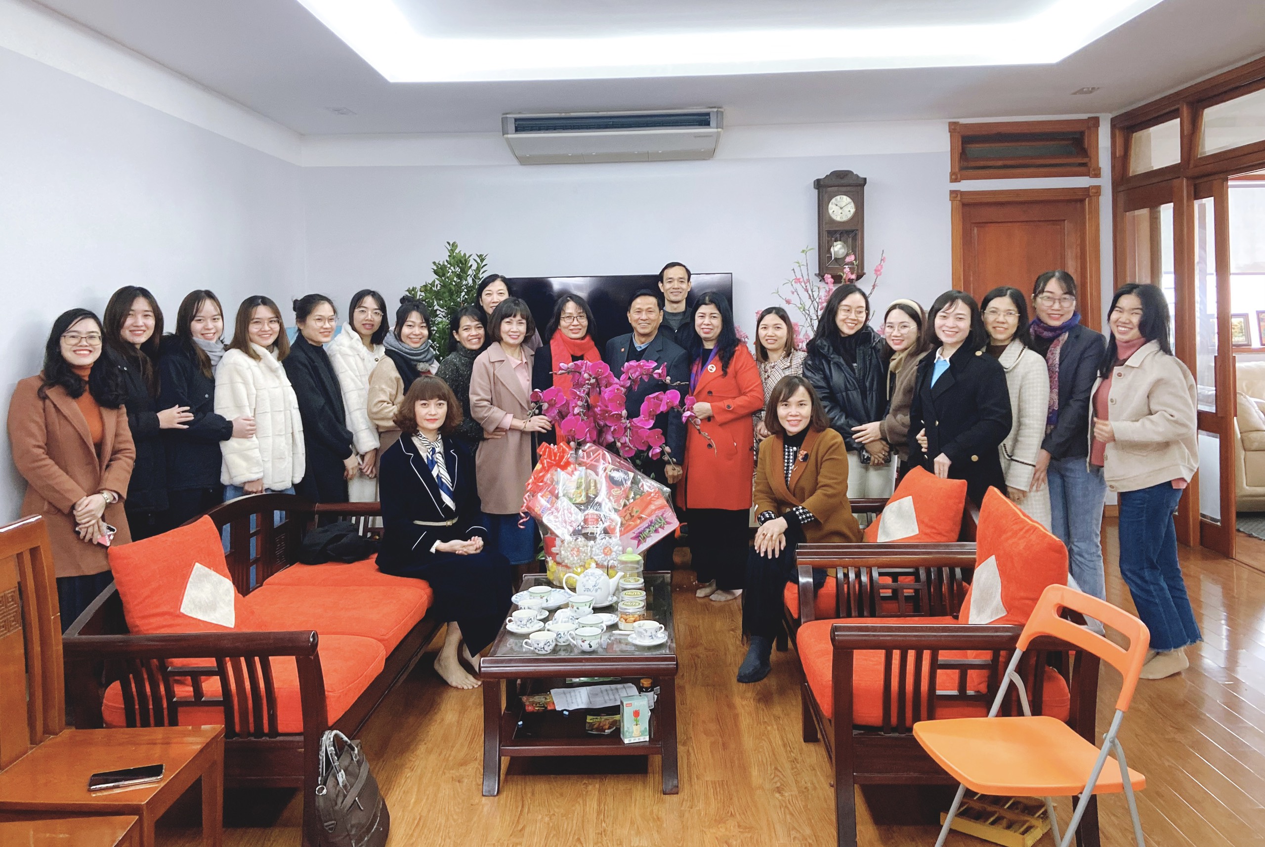 CÔNG ĐOÀN TRƯỜNG TIỂU HỌC QUỐC TẾ THĂNG LONG CHÚC TẾT BAN LÃNH ĐẠO HỆ THỐNG GIÁO DỤC BILL GATES XUÂN GIÁP THÌN 2024!