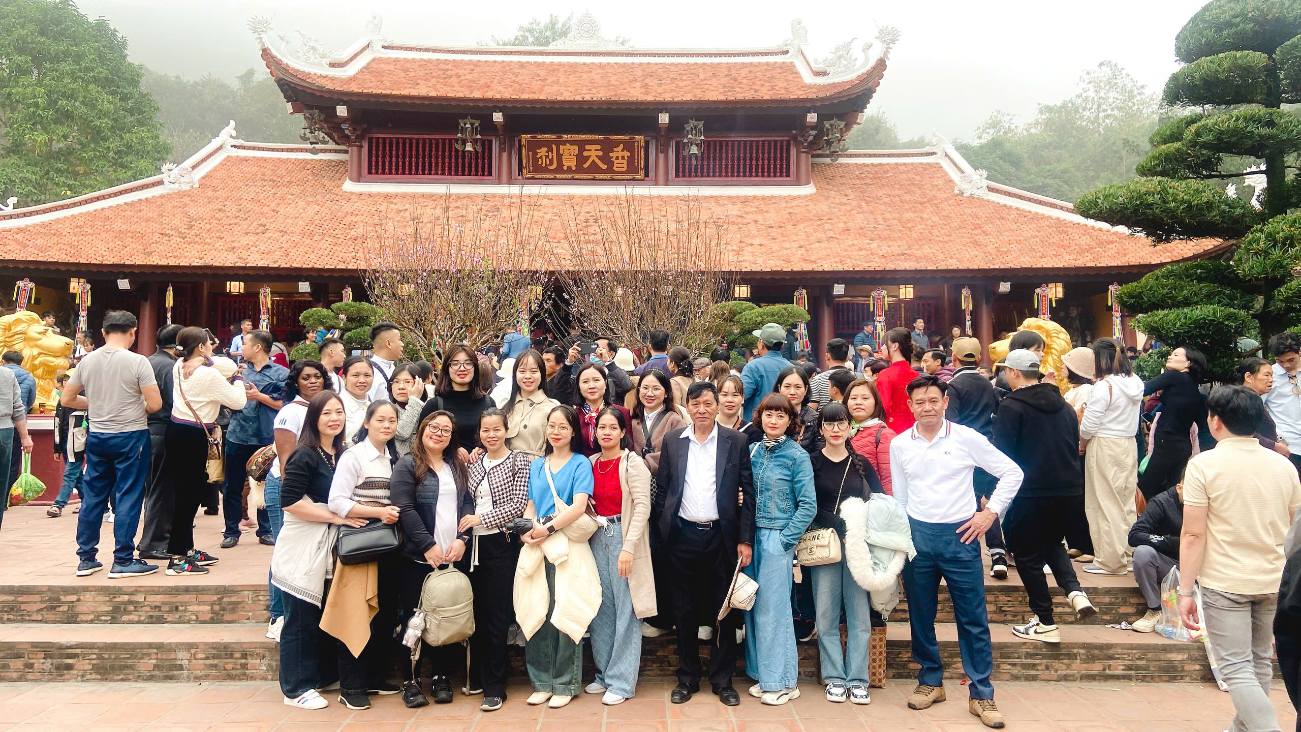 Chuyến du xuân đầu năm 2025 tập thể cán bộ, giáo viên, nhân viên trường Tiểu học Quốc tế Thăng Long - Hệ Thống giáo dục Bill Gates