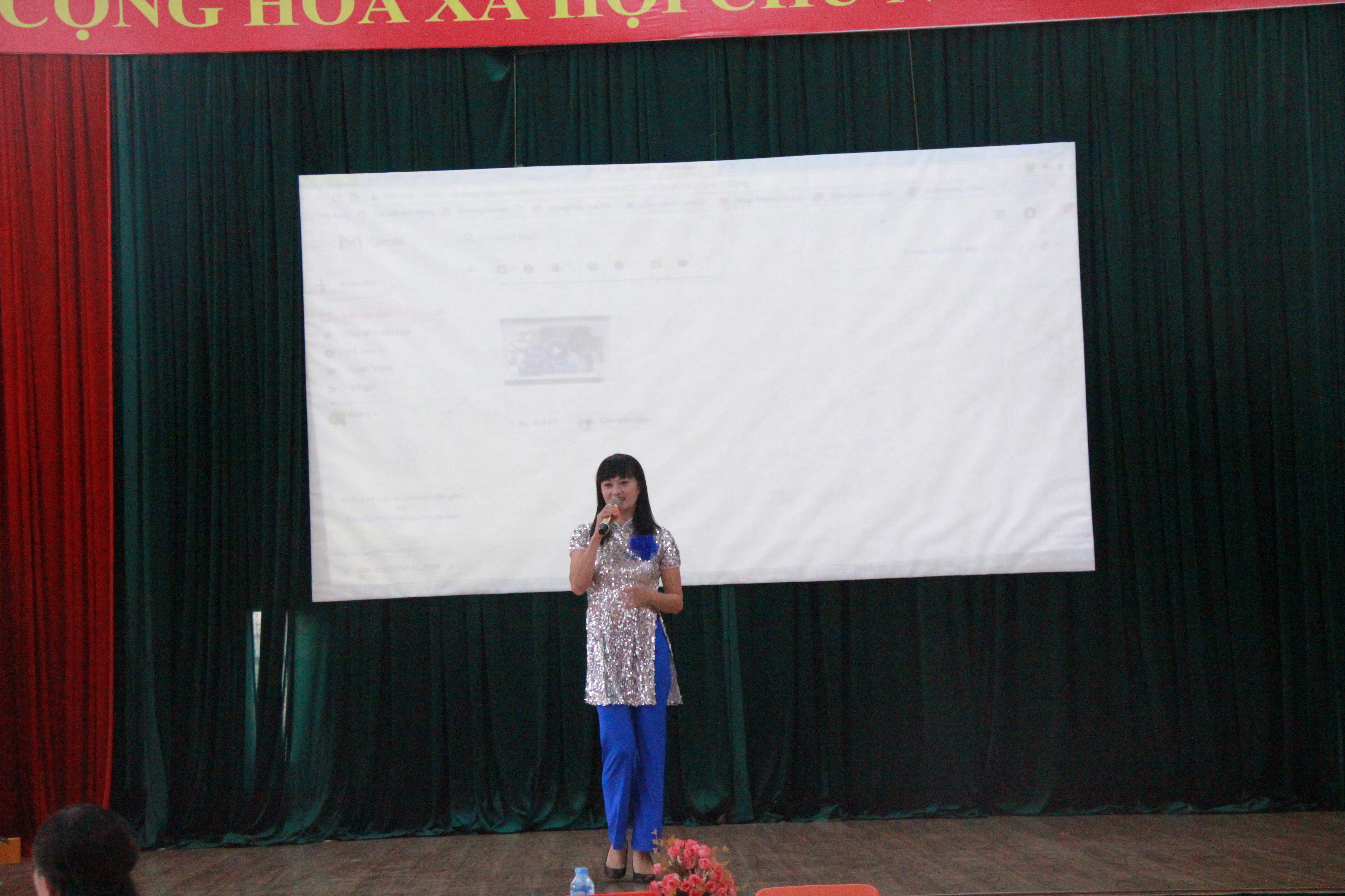 Hình ảnh hoạt động