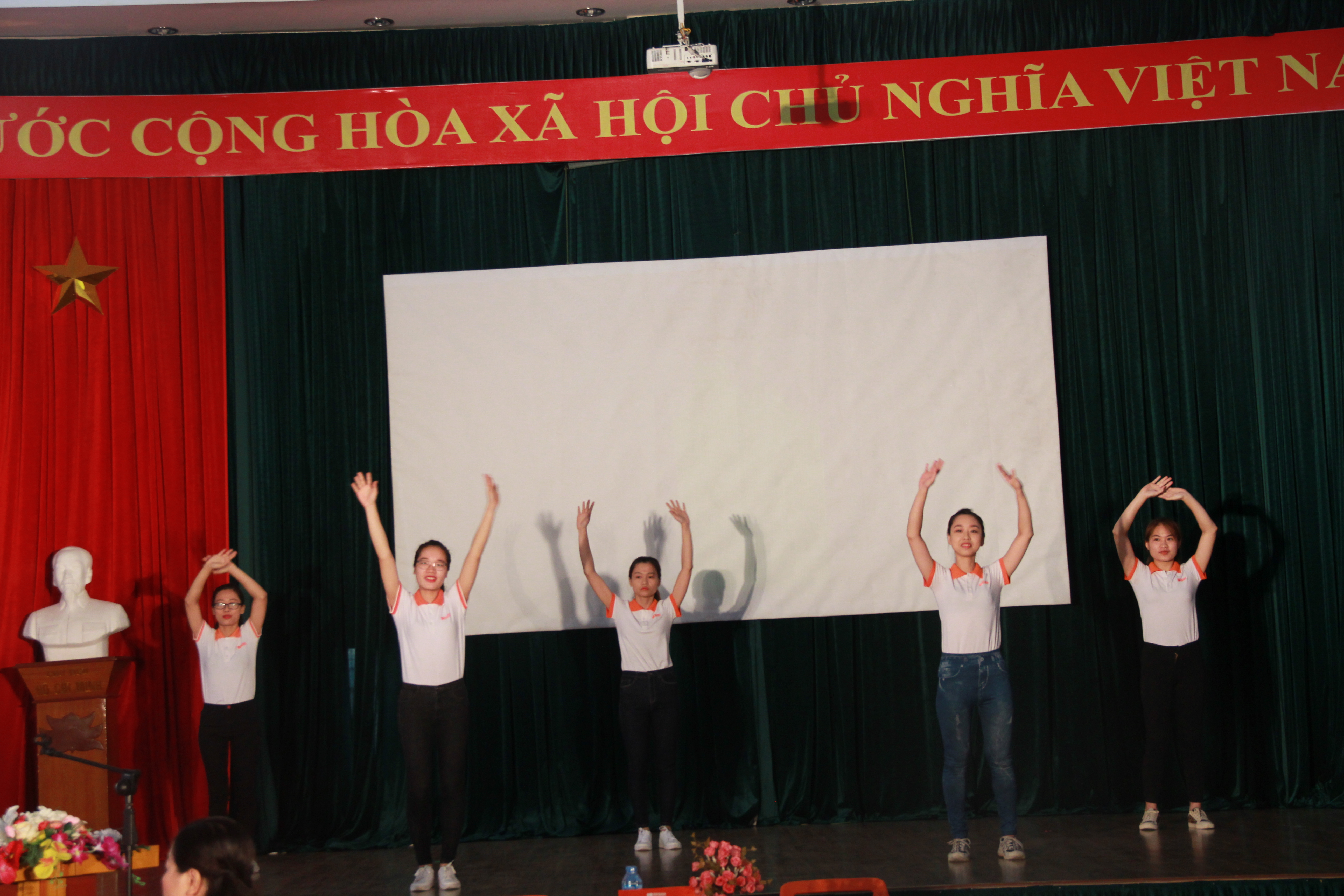 Hình ảnh hoạt động
