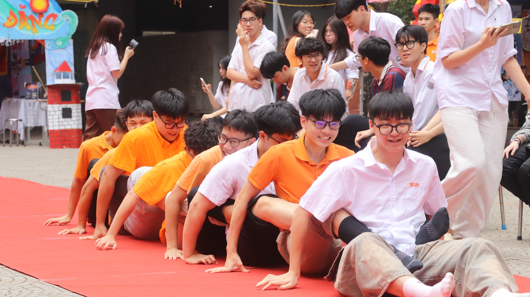 Hình ảnh hoạt động