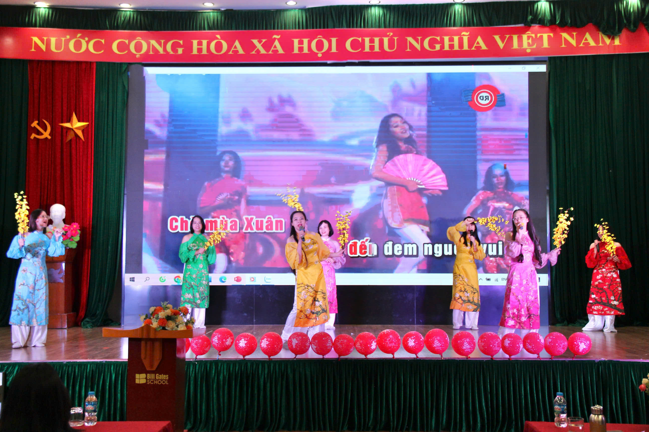 Hình ảnh hoạt động