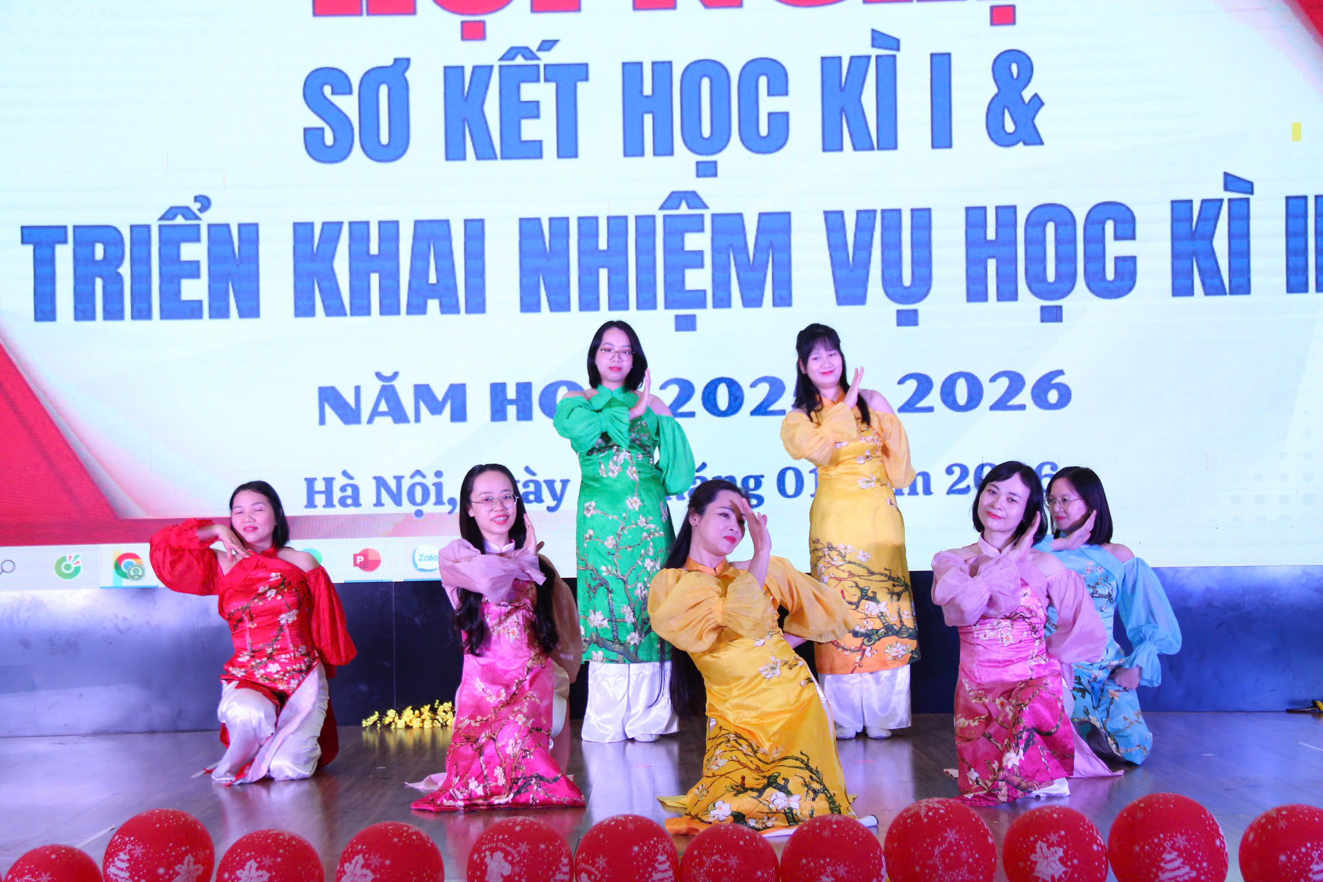 Hình ảnh hoạt động