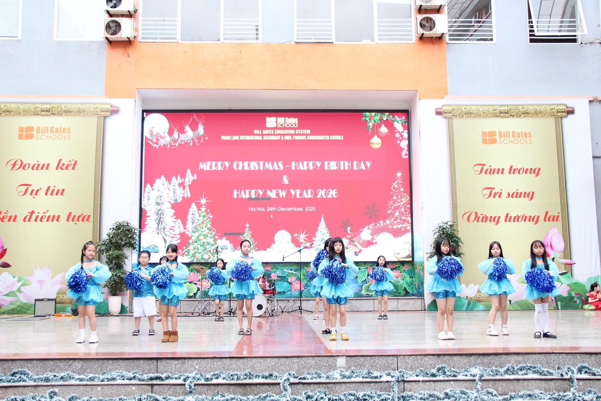 Hình ảnh hoạt động