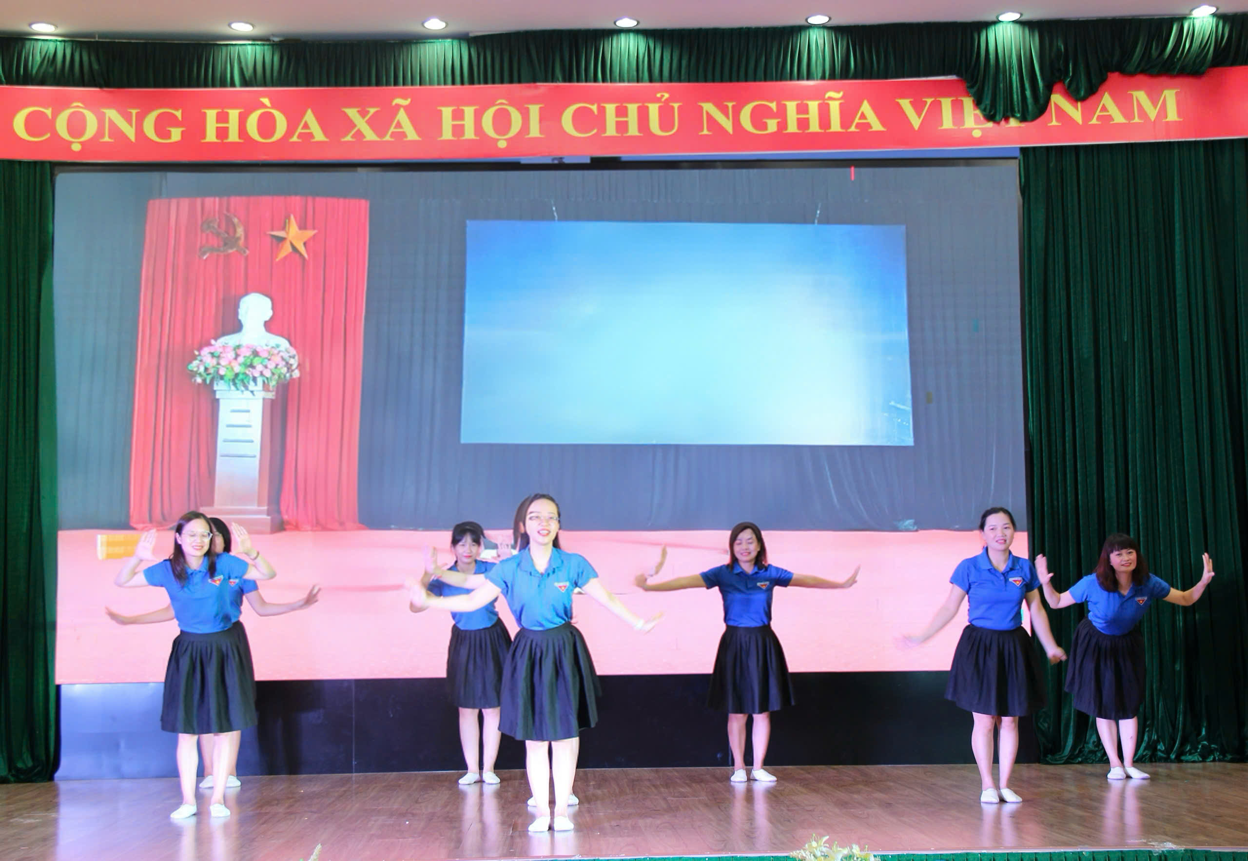 Hình ảnh hoạt động