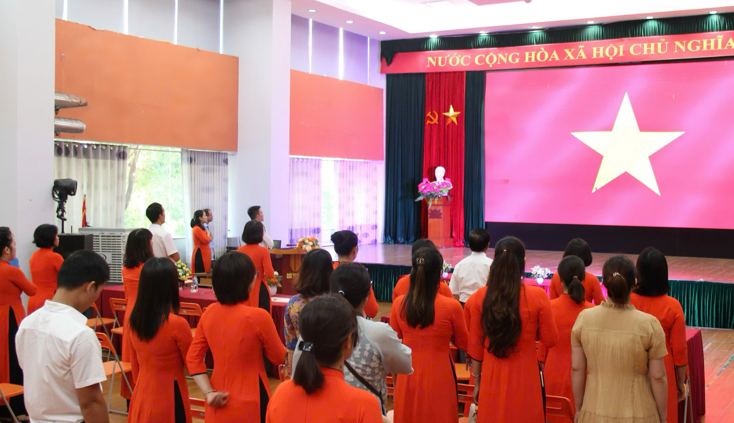 Hình ảnh hoạt động