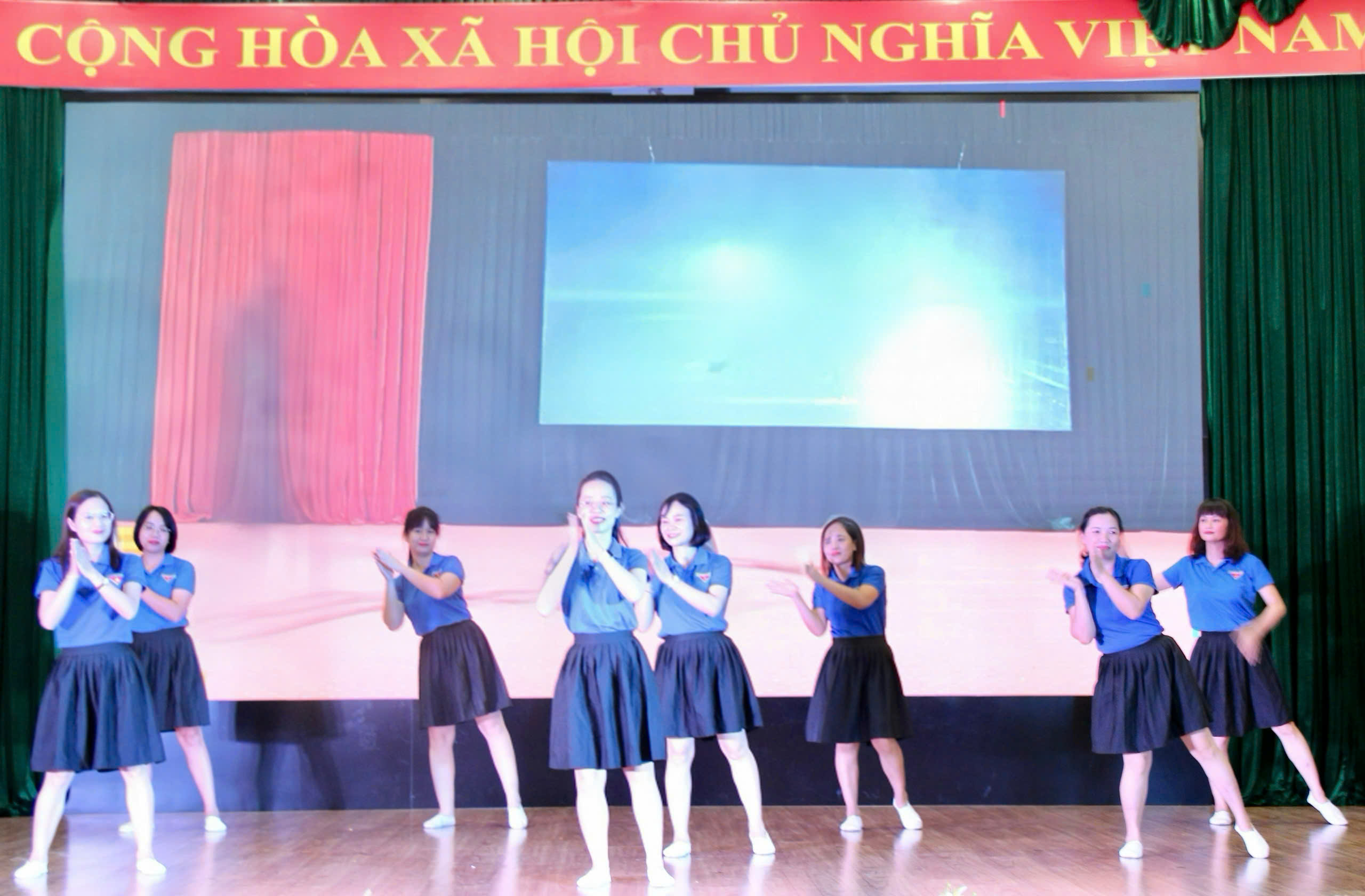 Hình ảnh hoạt động