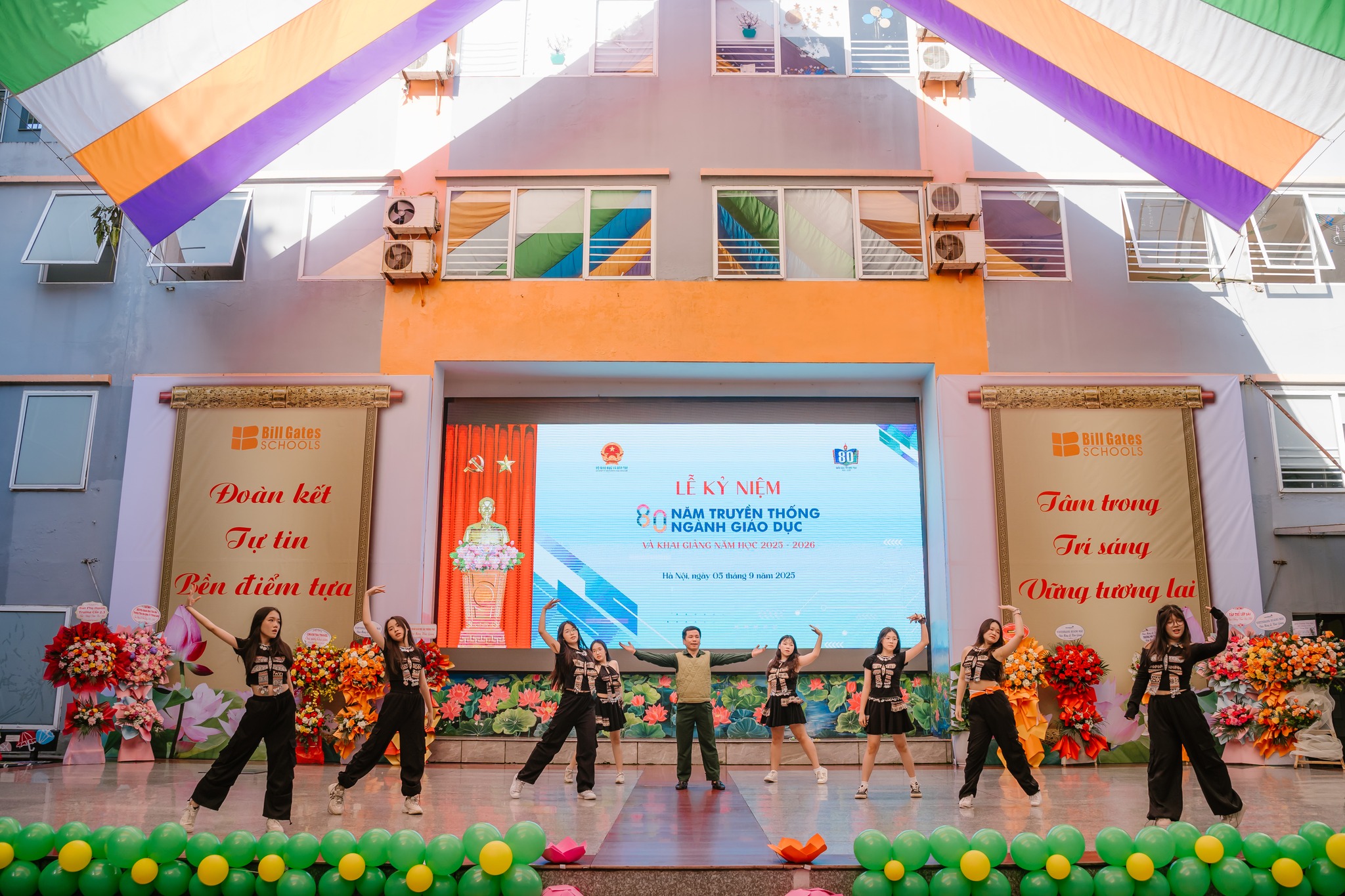 Hình ảnh hoạt động