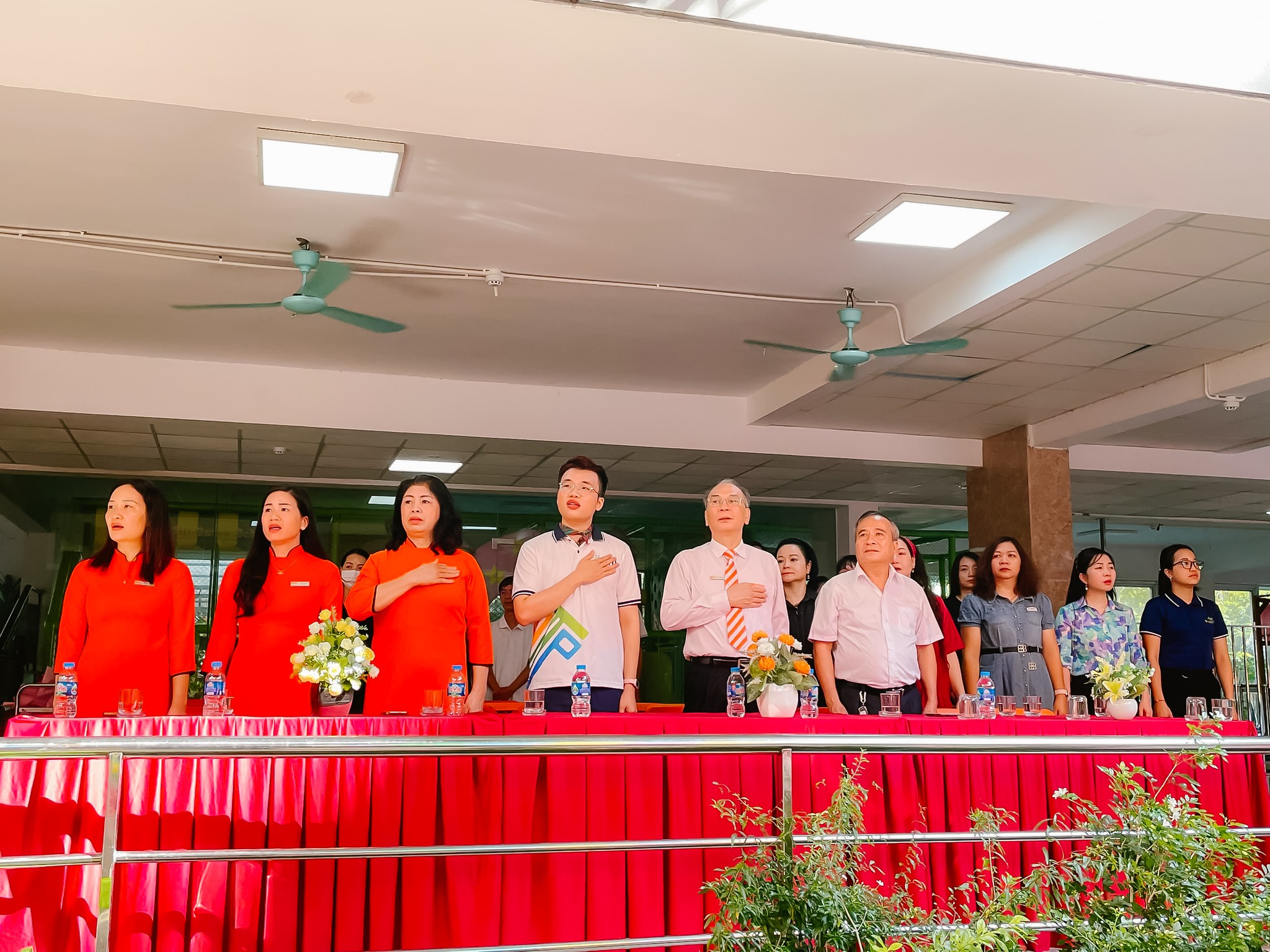 Hình ảnh hoạt động