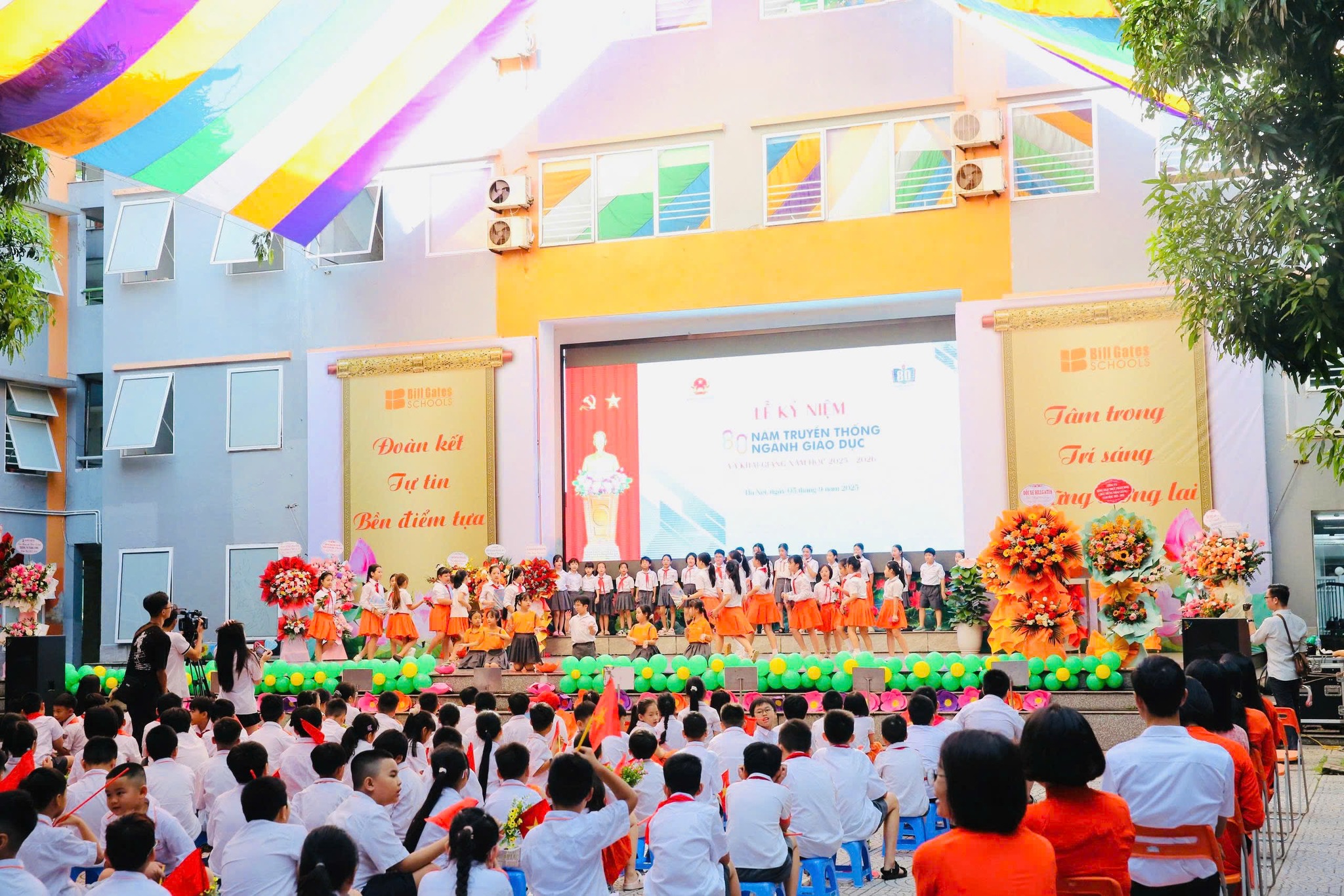 Hình ảnh hoạt động