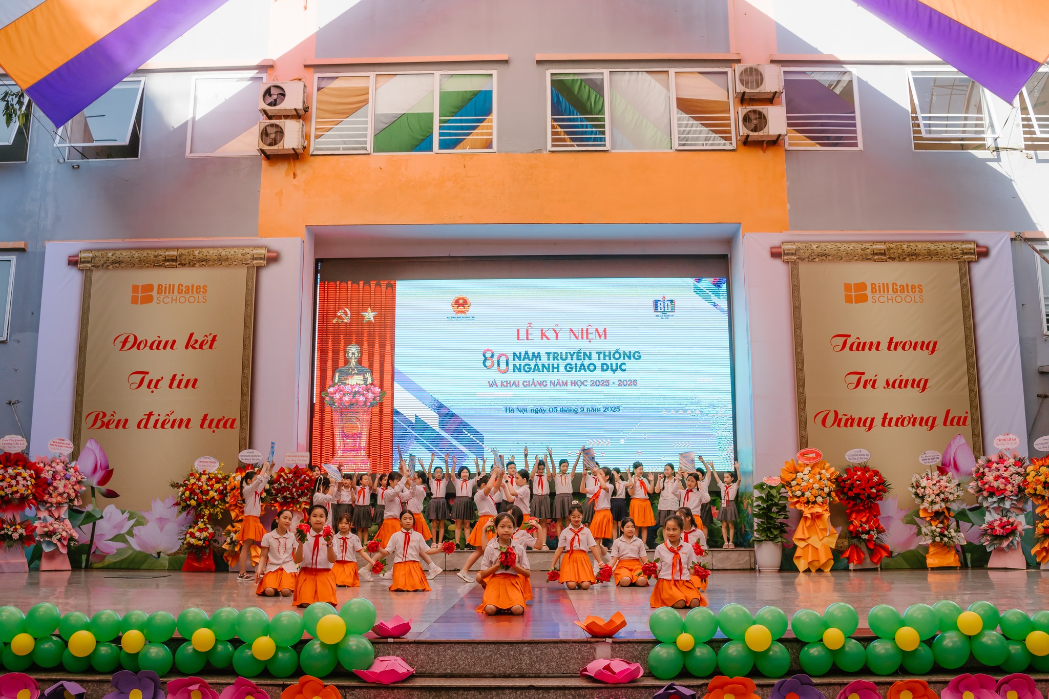 Hình ảnh hoạt động