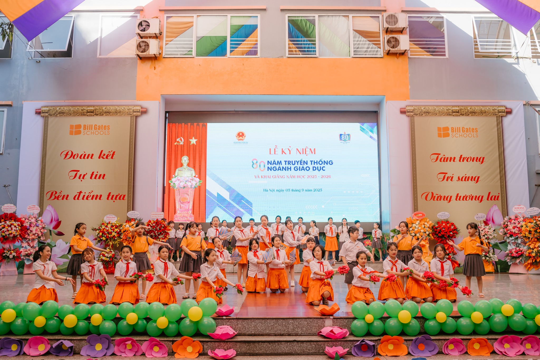 Hình ảnh hoạt động