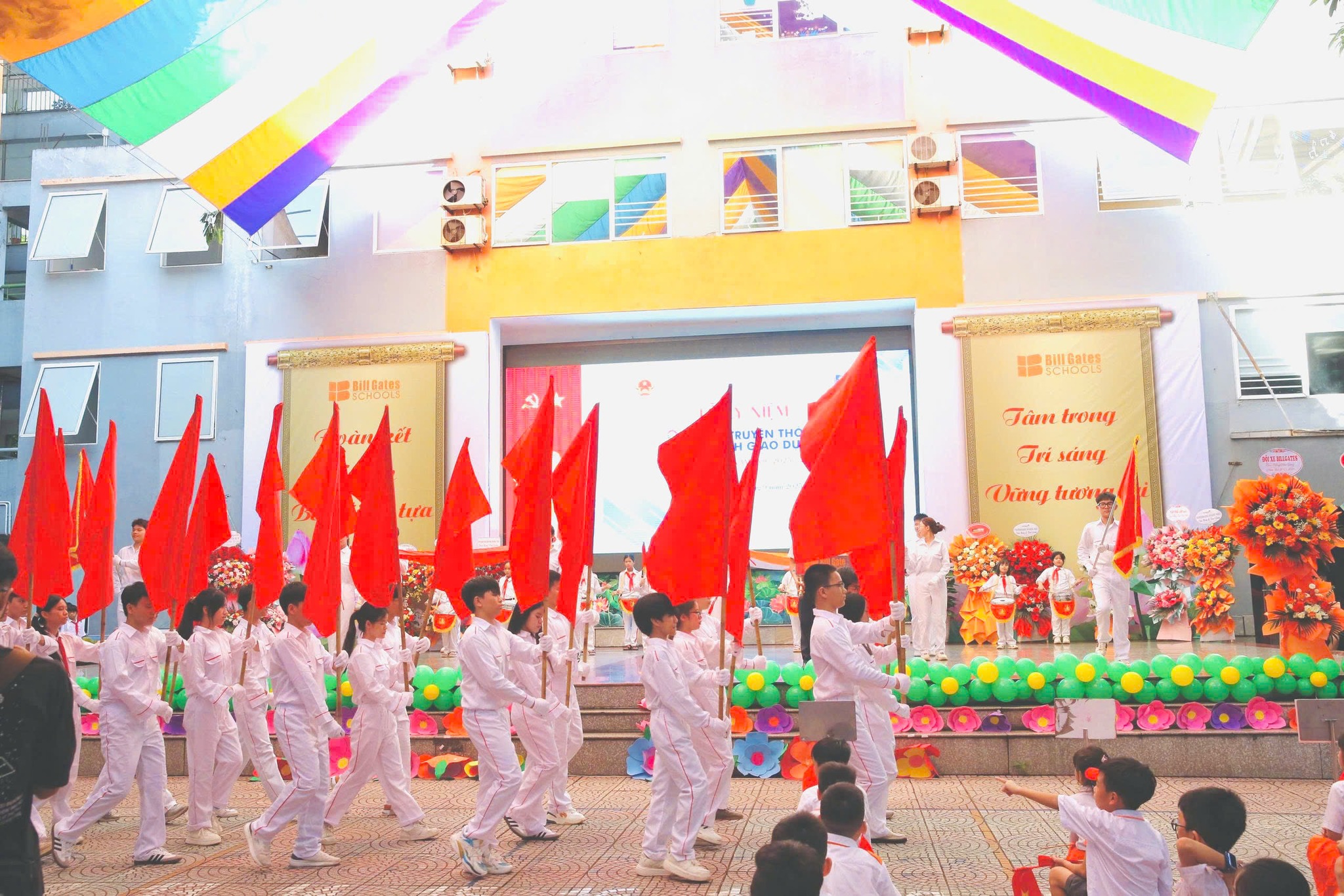 Hình ảnh hoạt động