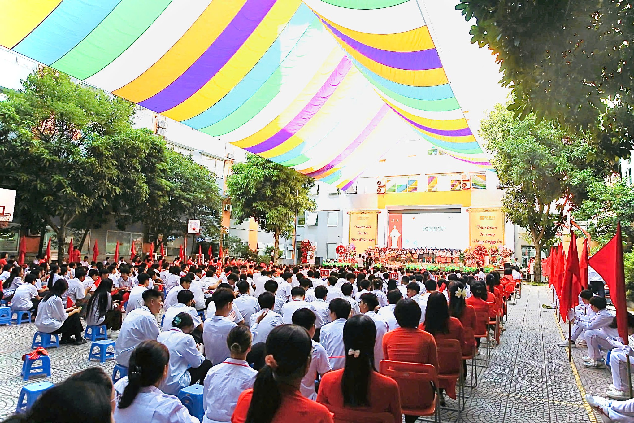 Hình ảnh hoạt động