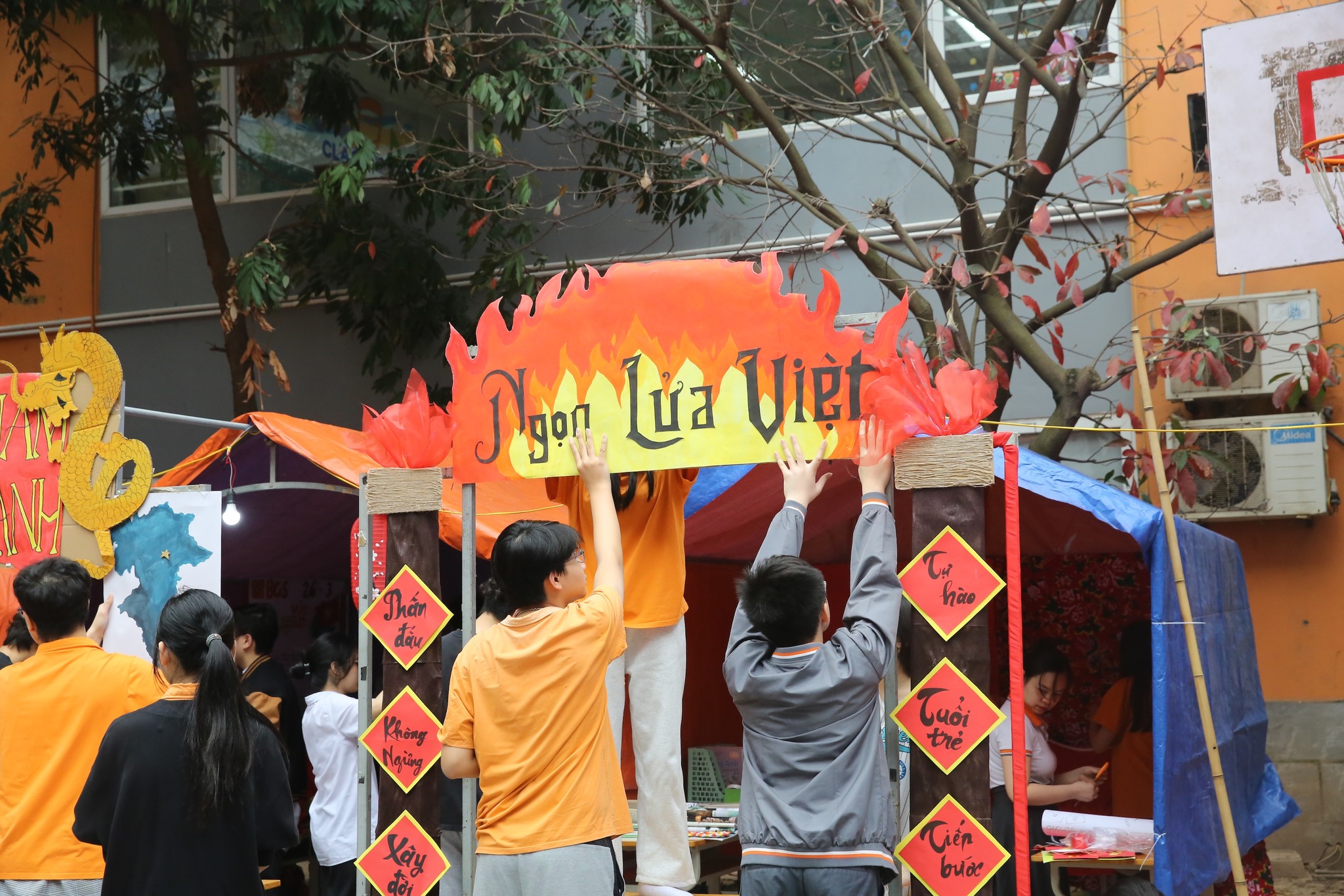 Hình ảnh hoạt động