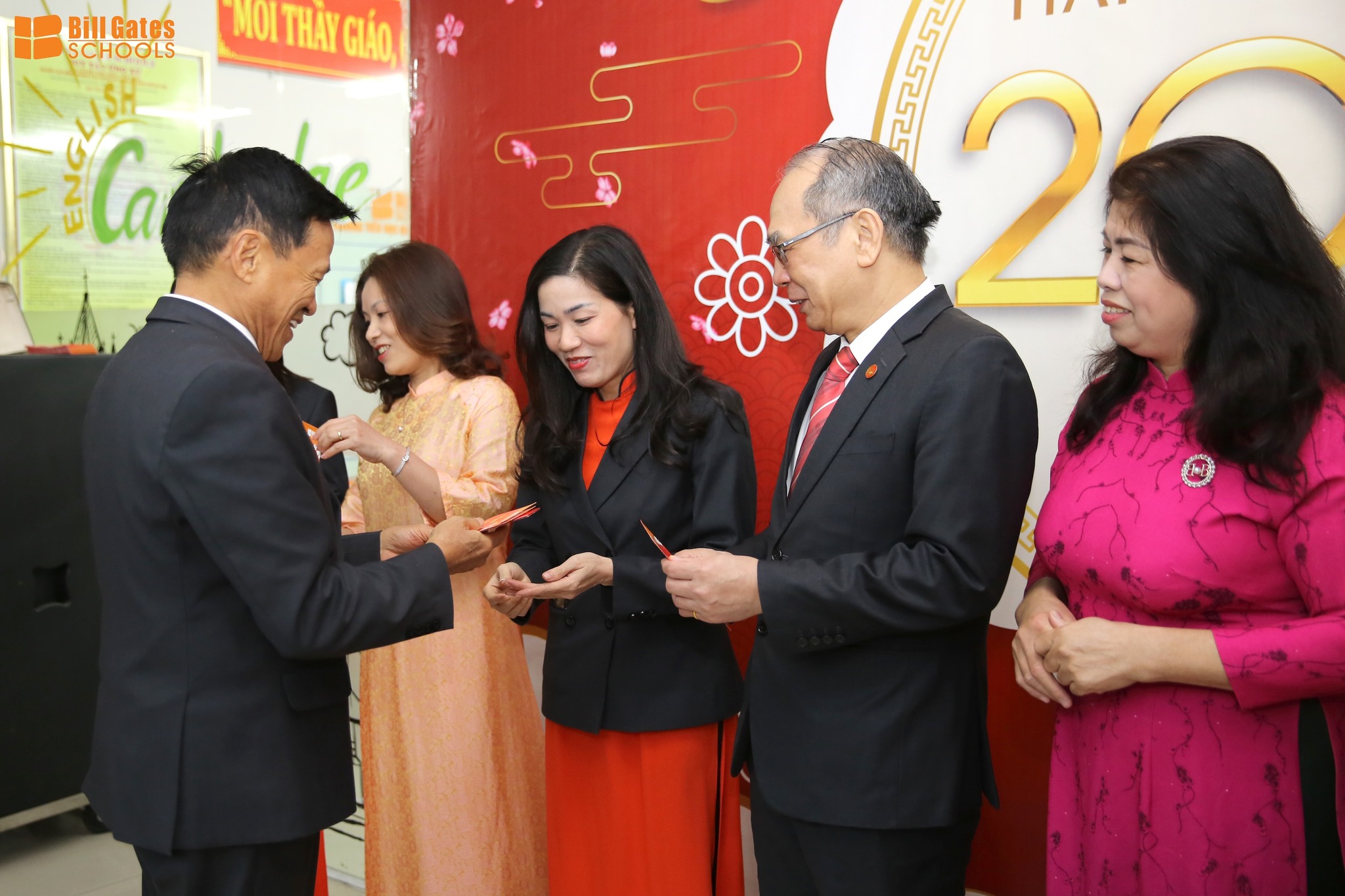 Hình ảnh hoạt động