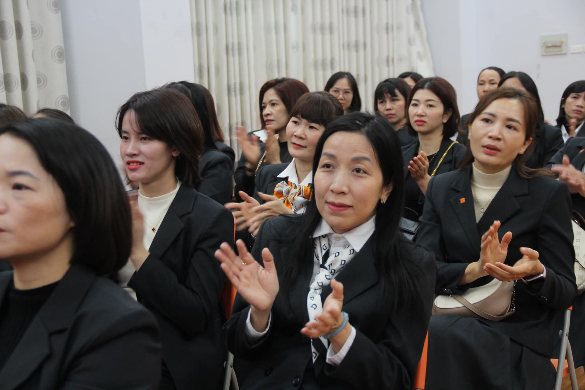 Hình ảnh hoạt động