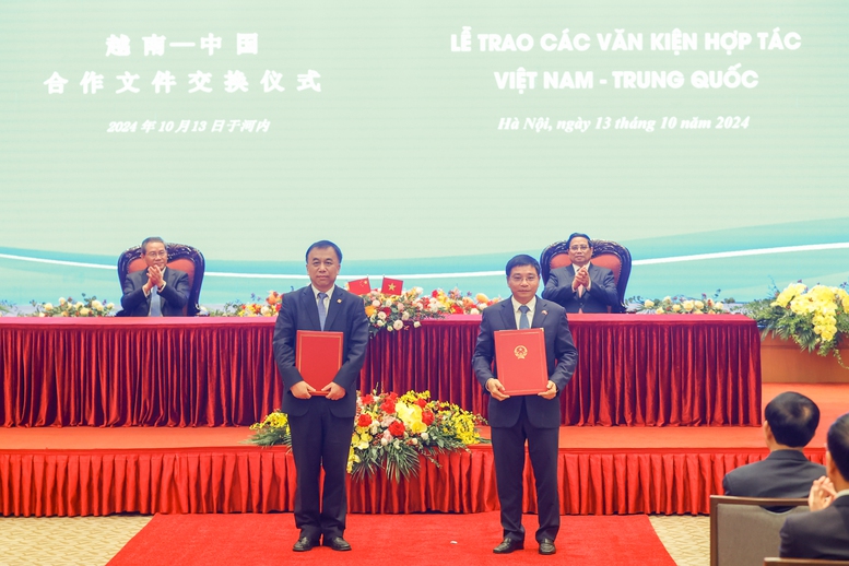 2 văn kiện quan trọng giữa Việt Nam và Trung Quốc thuộc lĩnh vực chủ chốt hàng trăm tỷ USD vừa được trao- Ảnh 1.
