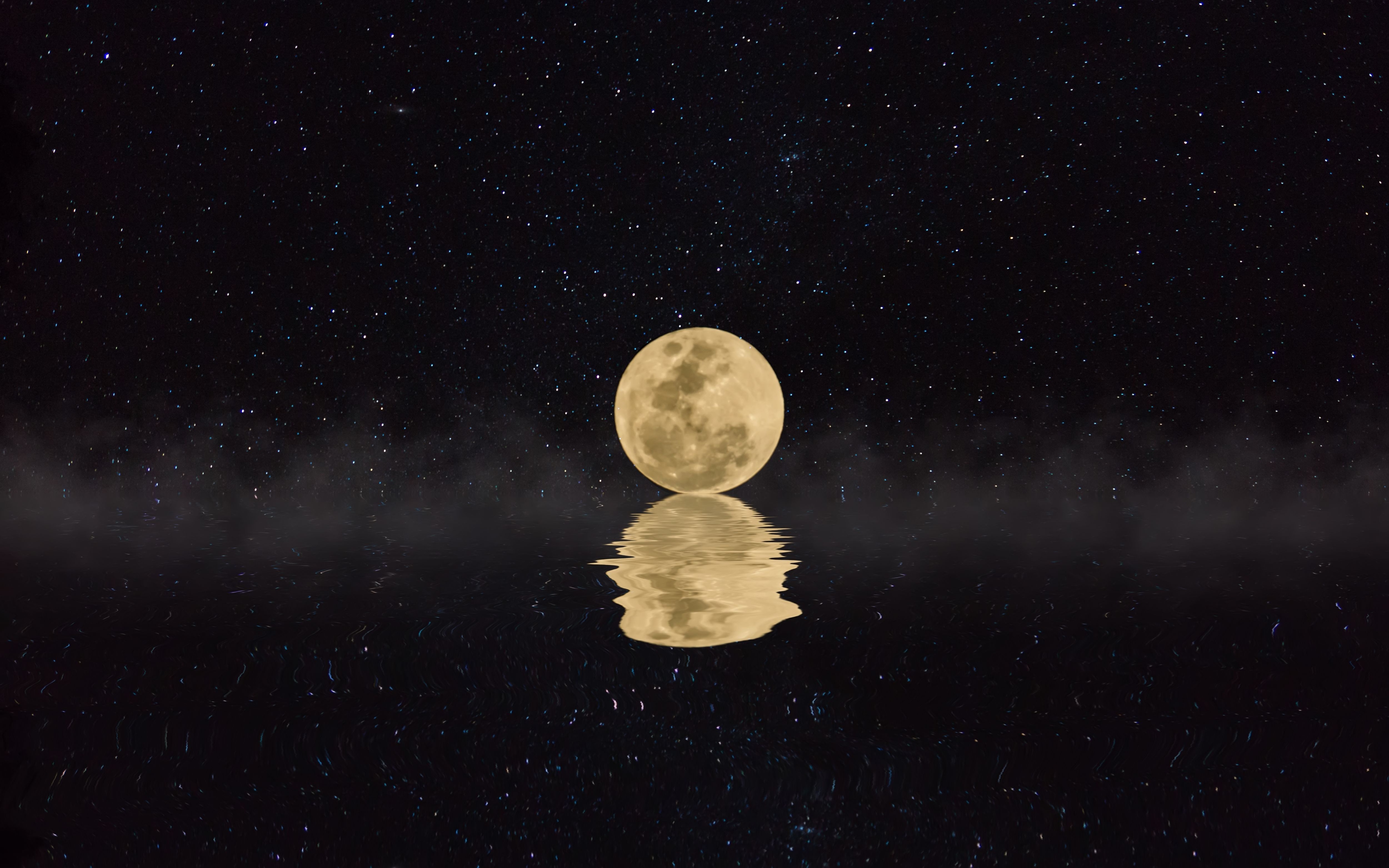 Vầng trăng xuyên nước