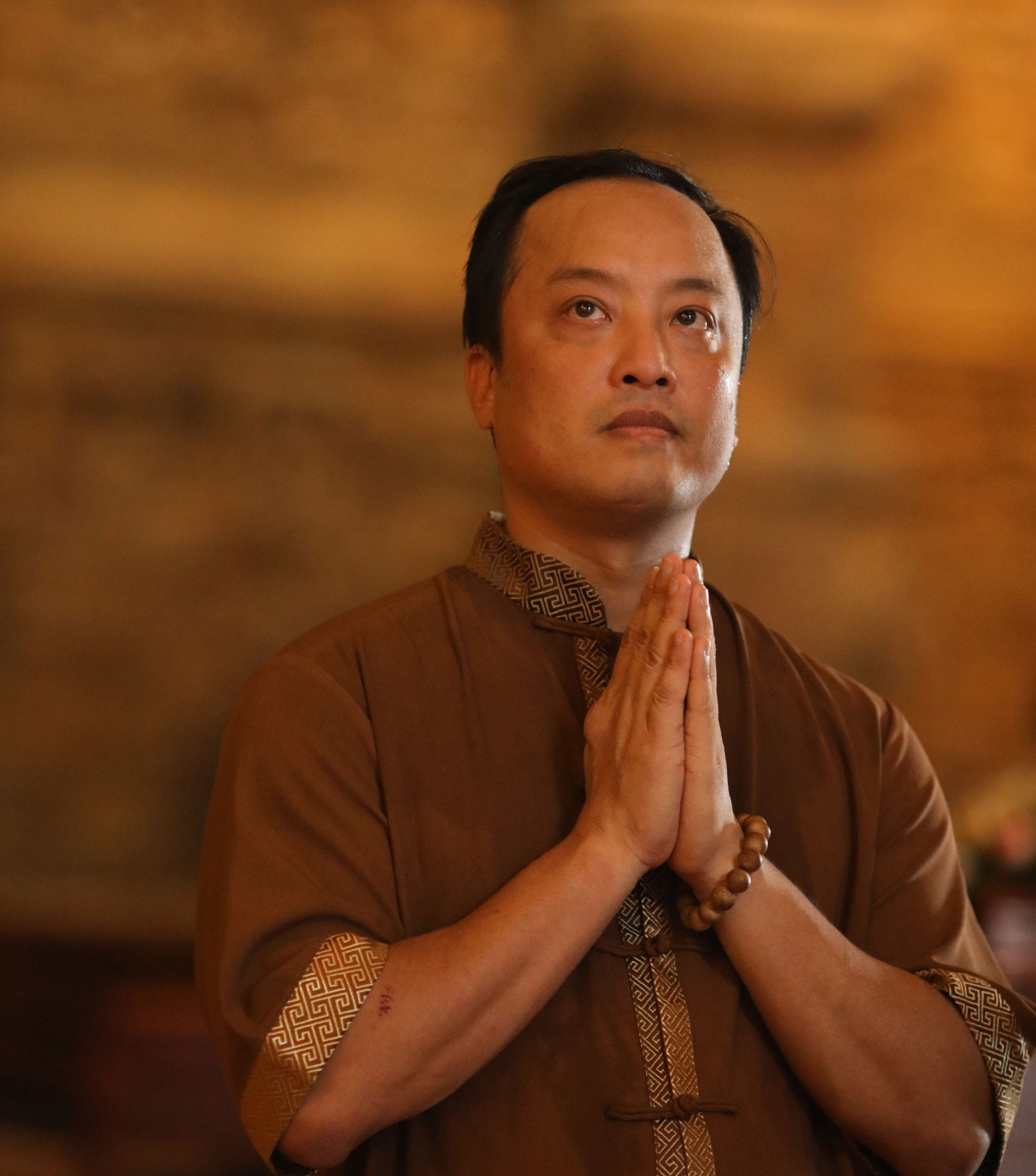 Thong dong giữa hai bờ sống chết