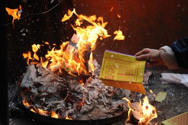 Vàng mã - Gánh nặng trần ai