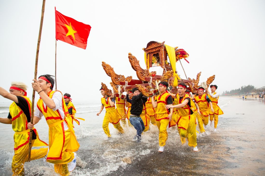 Tiếng sóng Lạch Cờn và bài thánh ca của tình người