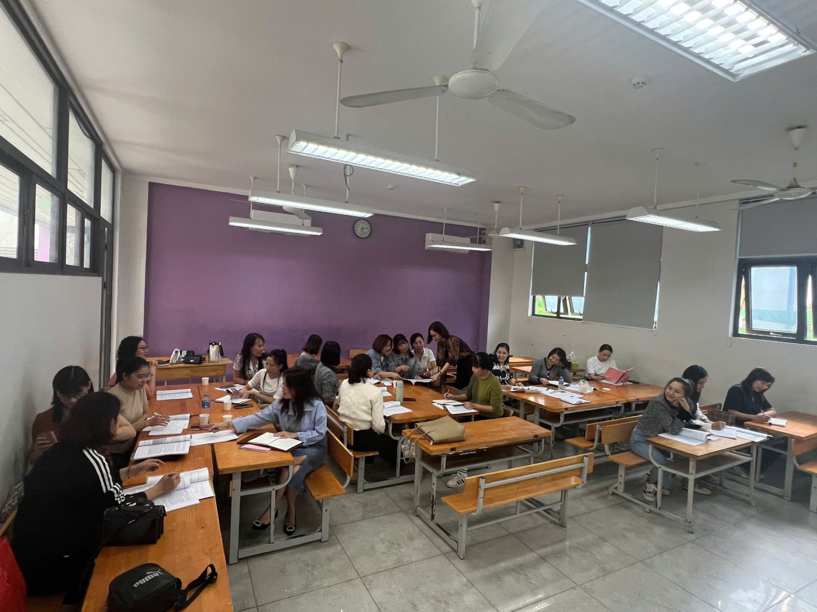 Trường mầm non Tứ Liên cùng một số trường mầm non công lập thuộc quận Tây Hồ đã tham gia lớp bồi dưỡng chuyên môn do Phòng giáo dục và đào tạo quận Tây Hồ tổ chức chuyên đề: Vận dụng STEAM trong giáo dục mầm non.