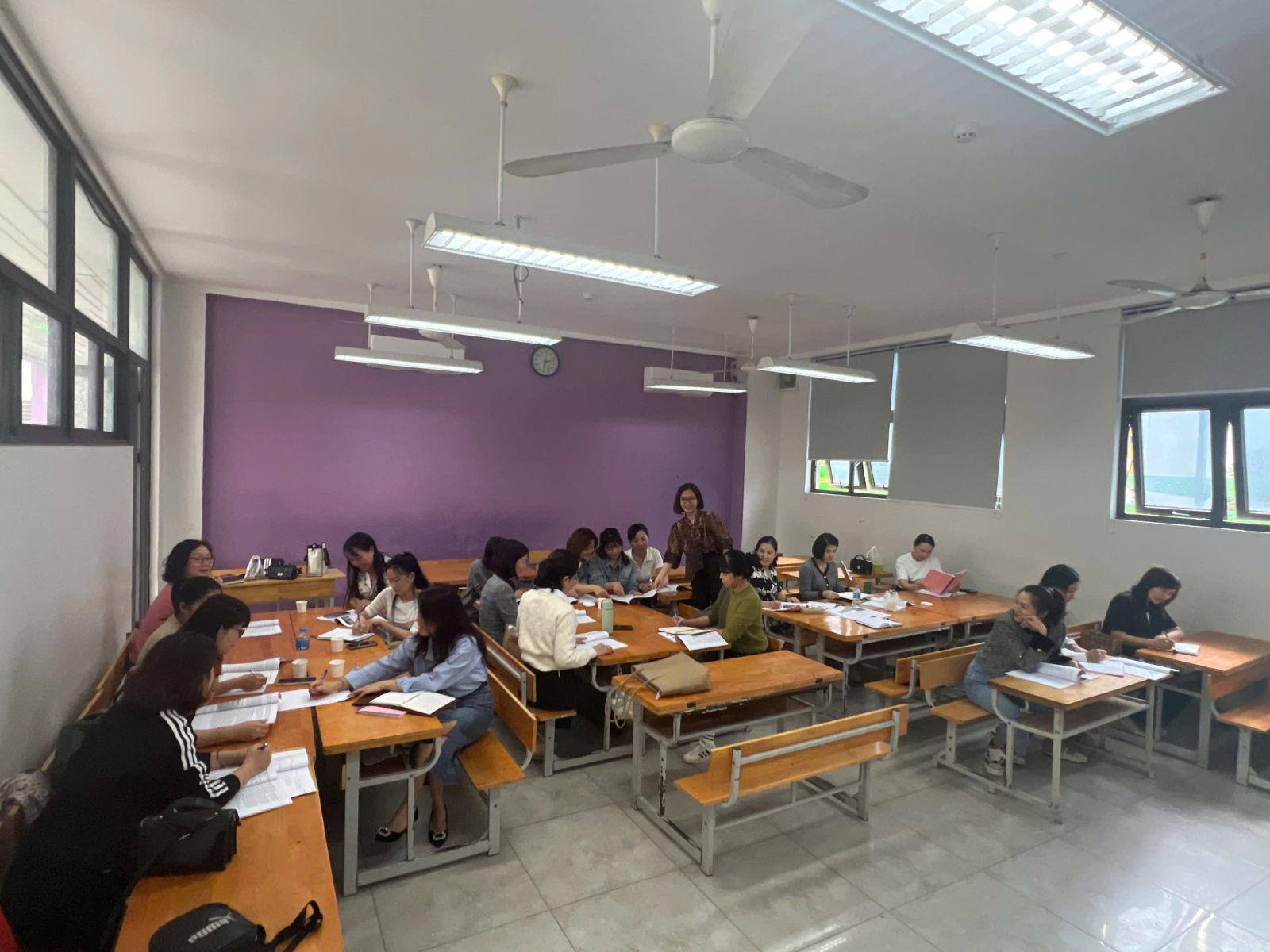Trường mầm non Tứ Liên cùng một số trường mầm non công lập thuộc quận Tây Hồ đã tham gia lớp bồi dưỡng chuyên môn do Phòng giáo dục và đào tạo quận Tây Hồ tổ chức chuyên đề: Vận dụng STEAM trong giáo dục mầm non.