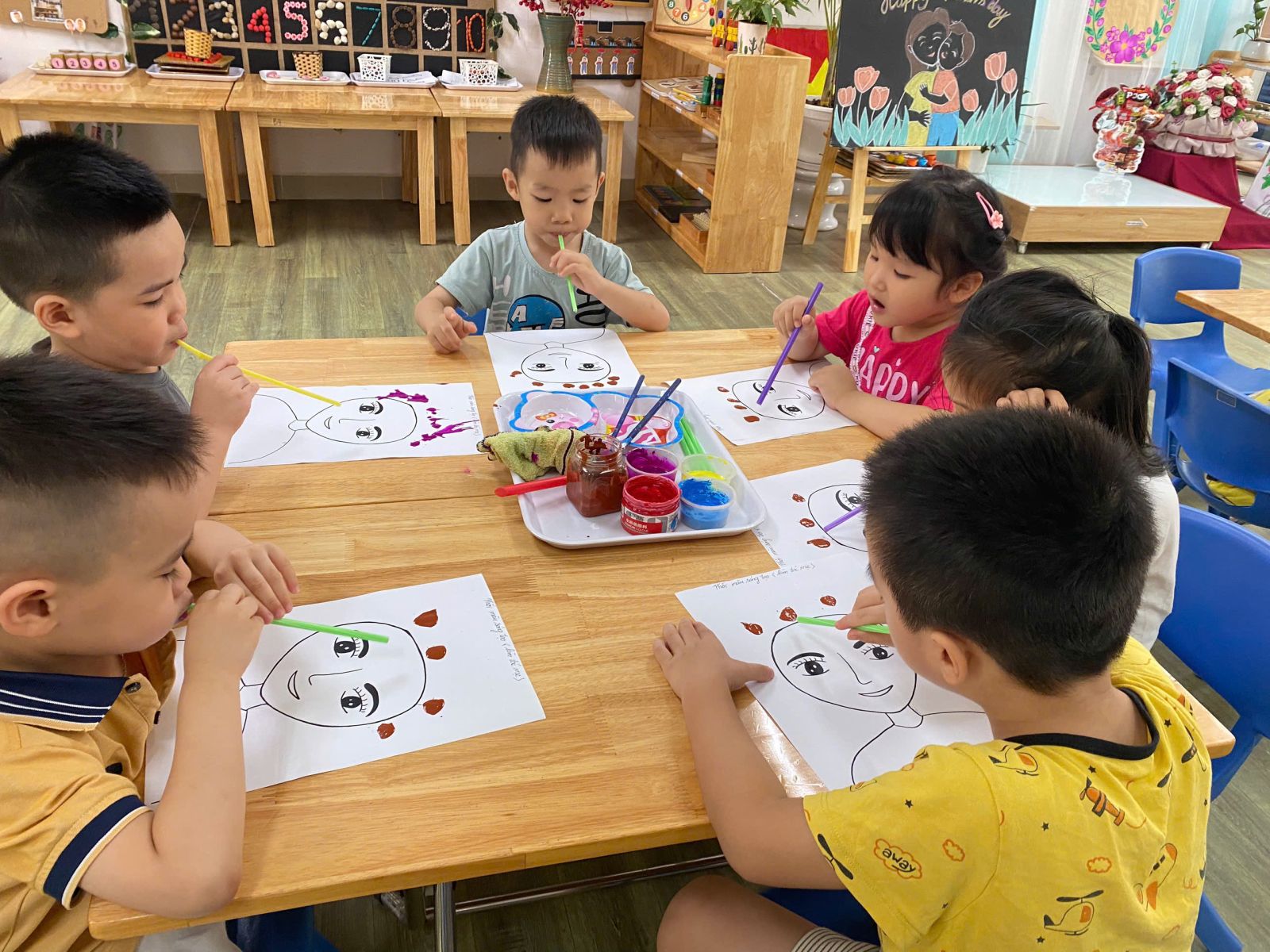 HOẠT ĐỘNG THỔI MÀU SÁNG TẠO CỦA CÁC BÉ KHỐI MẪU GIÁO NHỠ TRƯỜNG MẦM NON TỨ LIÊN