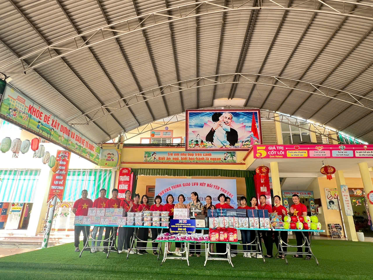 TRƯỜNG MẦM NON TỨ LIÊN - LAN TỎA YÊU THƯƠNG, HƯỚNG VỀ ĐỒNG BÀO VÙNG BÃO LŨ
