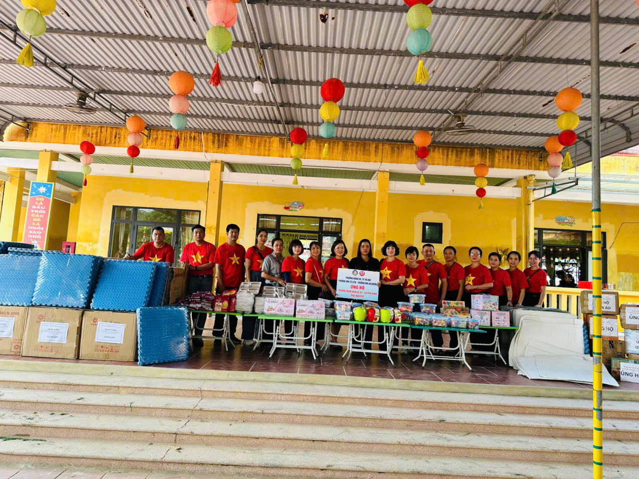 TRƯỜNG MẦM NON TỨ LIÊN - LAN TỎA YÊU THƯƠNG, HƯỚNG VỀ ĐỒNG BÀO VÙNG BÃO LŨ