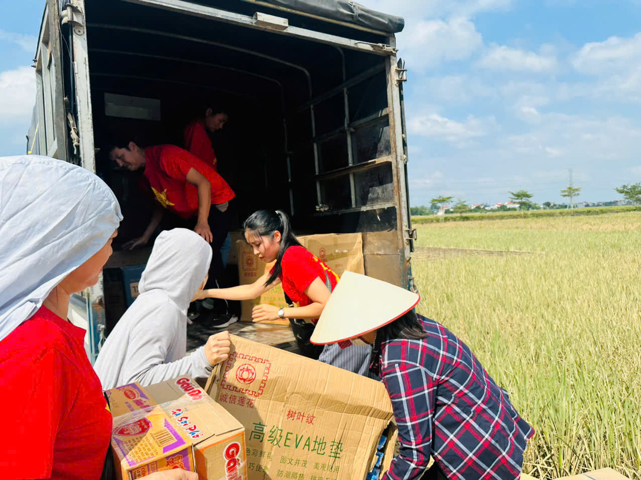 TRƯỜNG MẦM NON TỨ LIÊN - LAN TỎA YÊU THƯƠNG, HƯỚNG VỀ ĐỒNG BÀO VÙNG BÃO LŨ